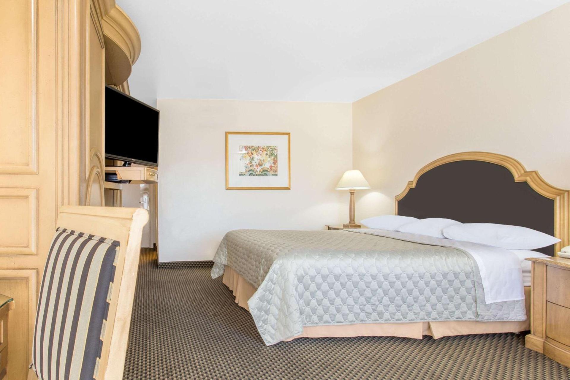 Days Inn by Wyndham Modesto photo 5