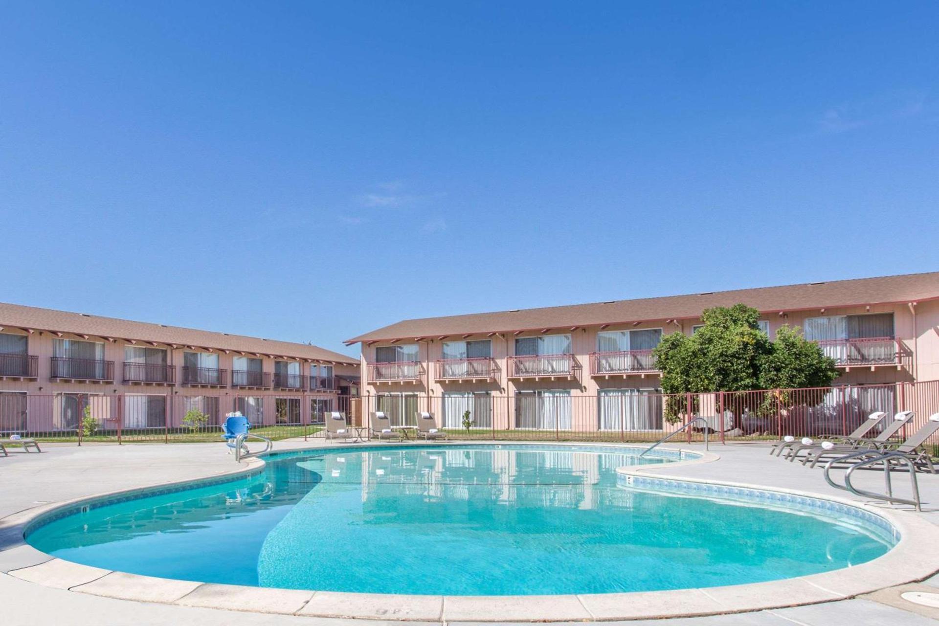 Days Inn by Wyndham Modesto photo 4