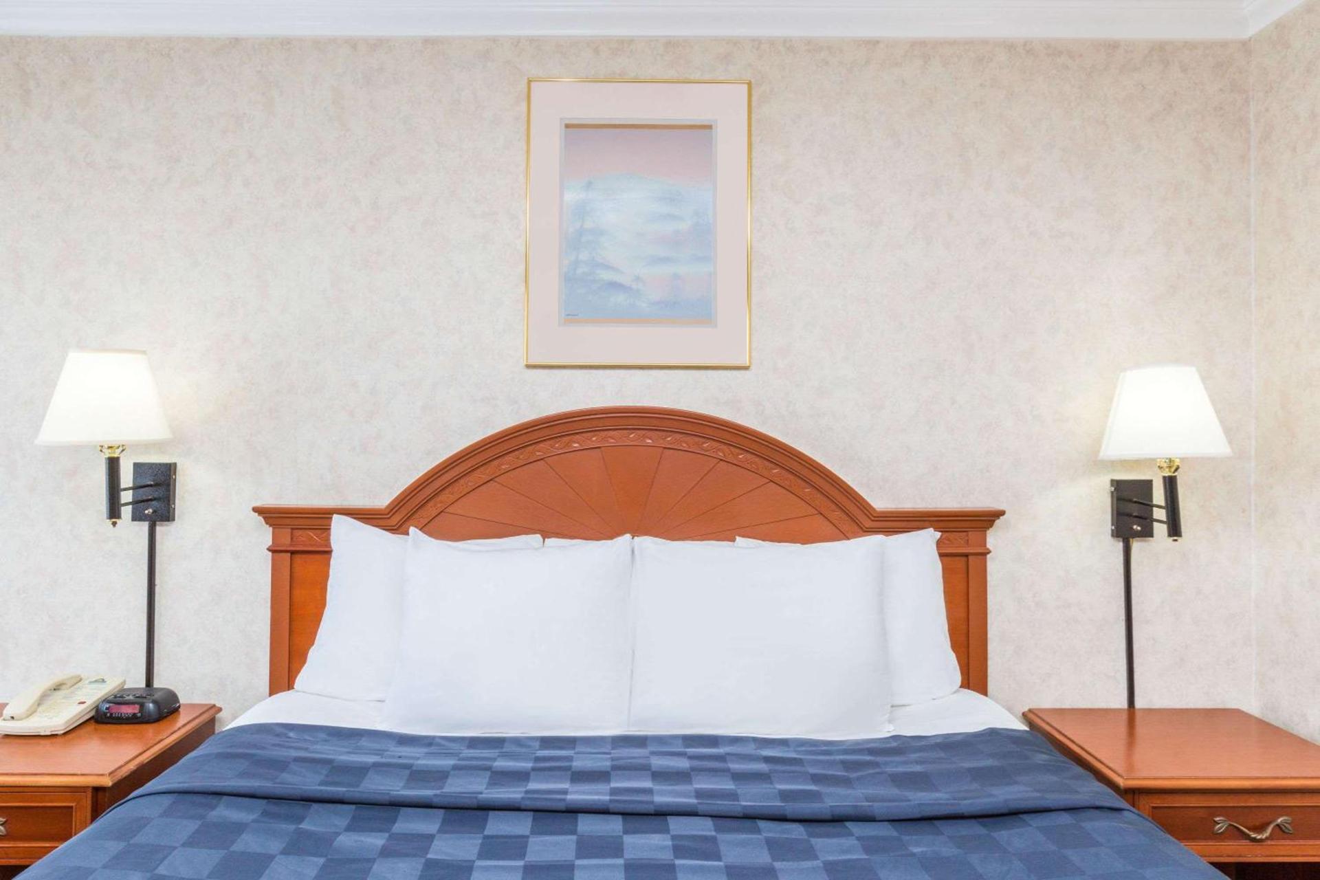 Days Inn by Wyndham Los Angeles LAX Airport Stadium Area photo 6