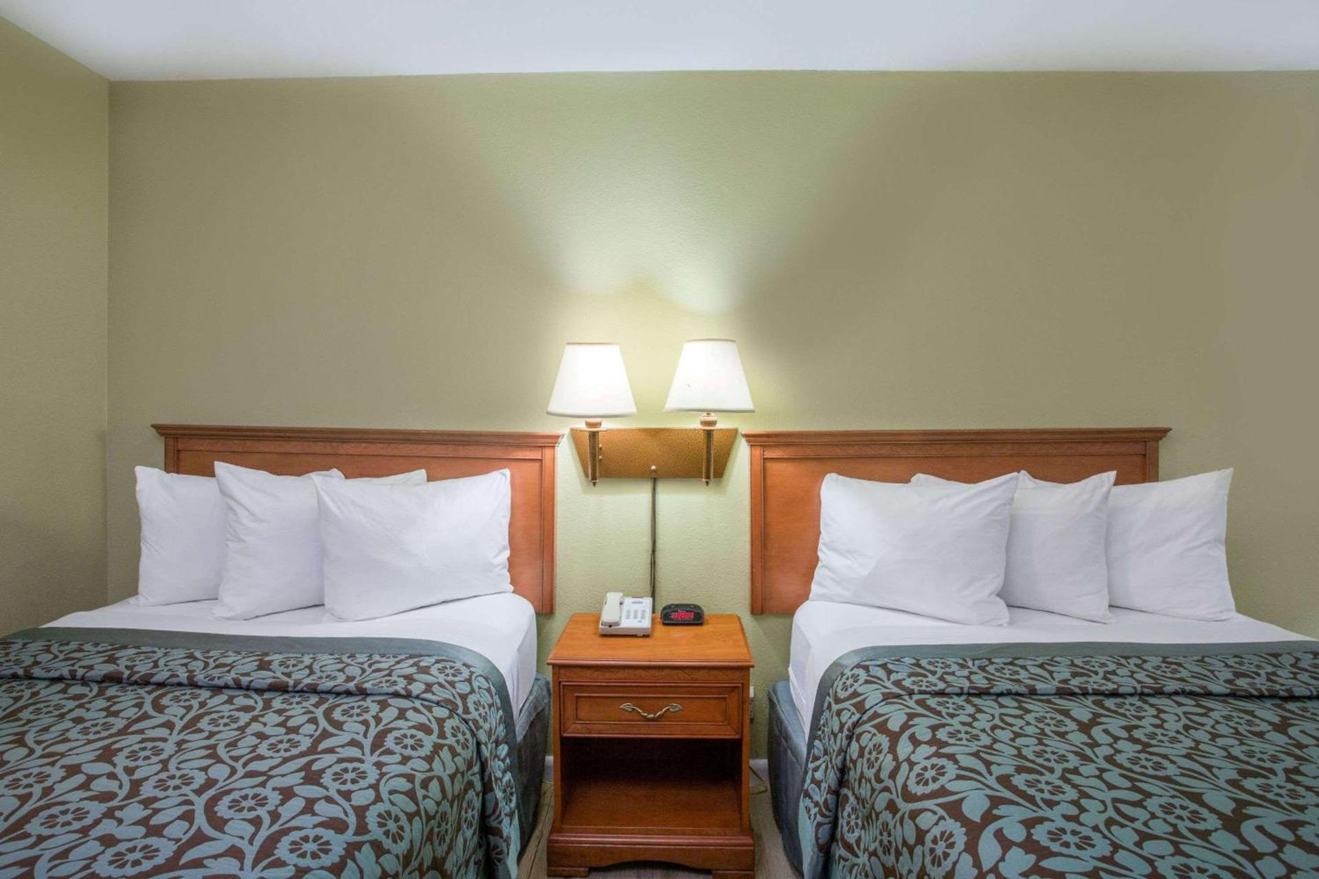Days Inn by Wyndham Ormond Beach photo 25