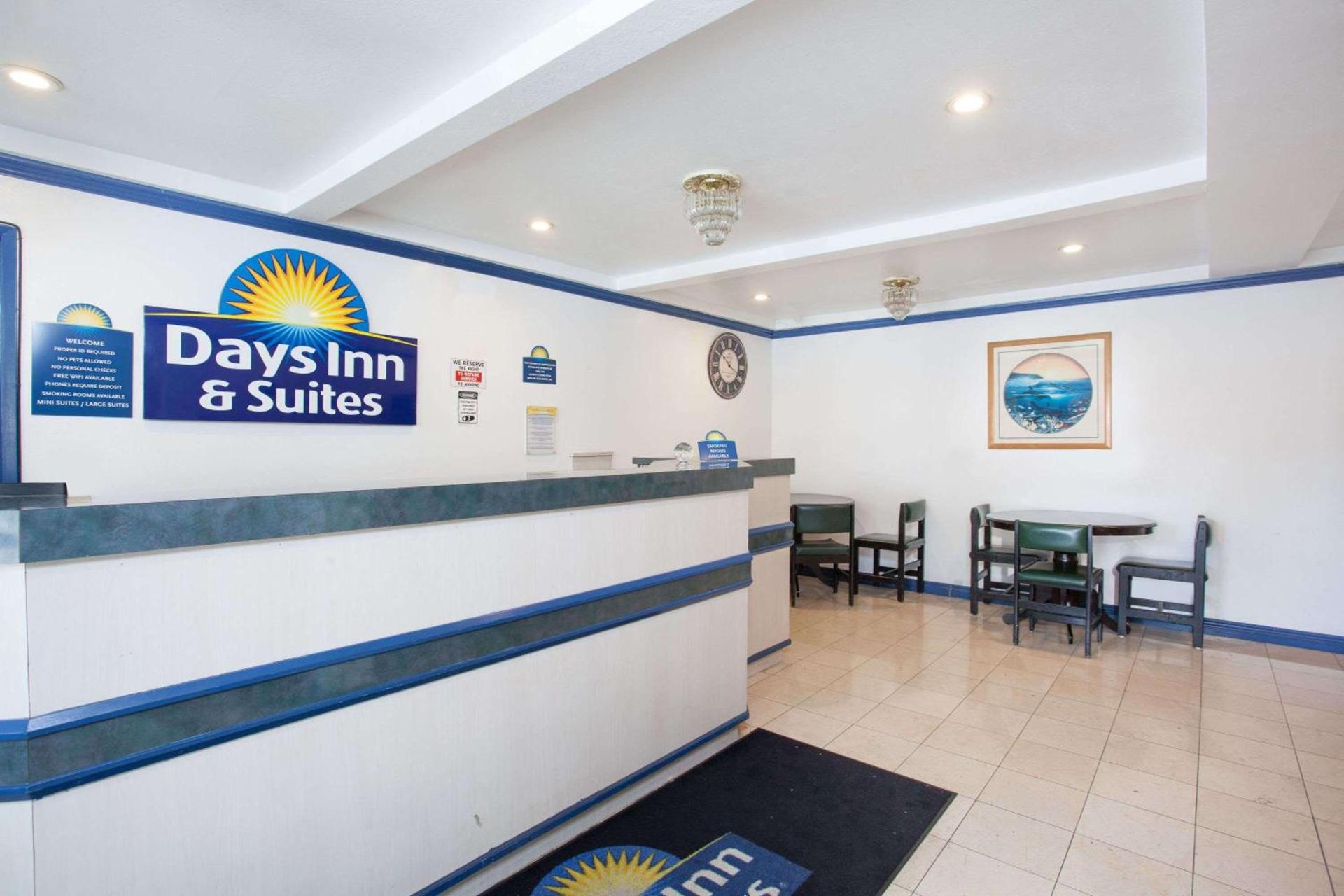 Days Inn by Wyndham Orange Anaheim photo 3