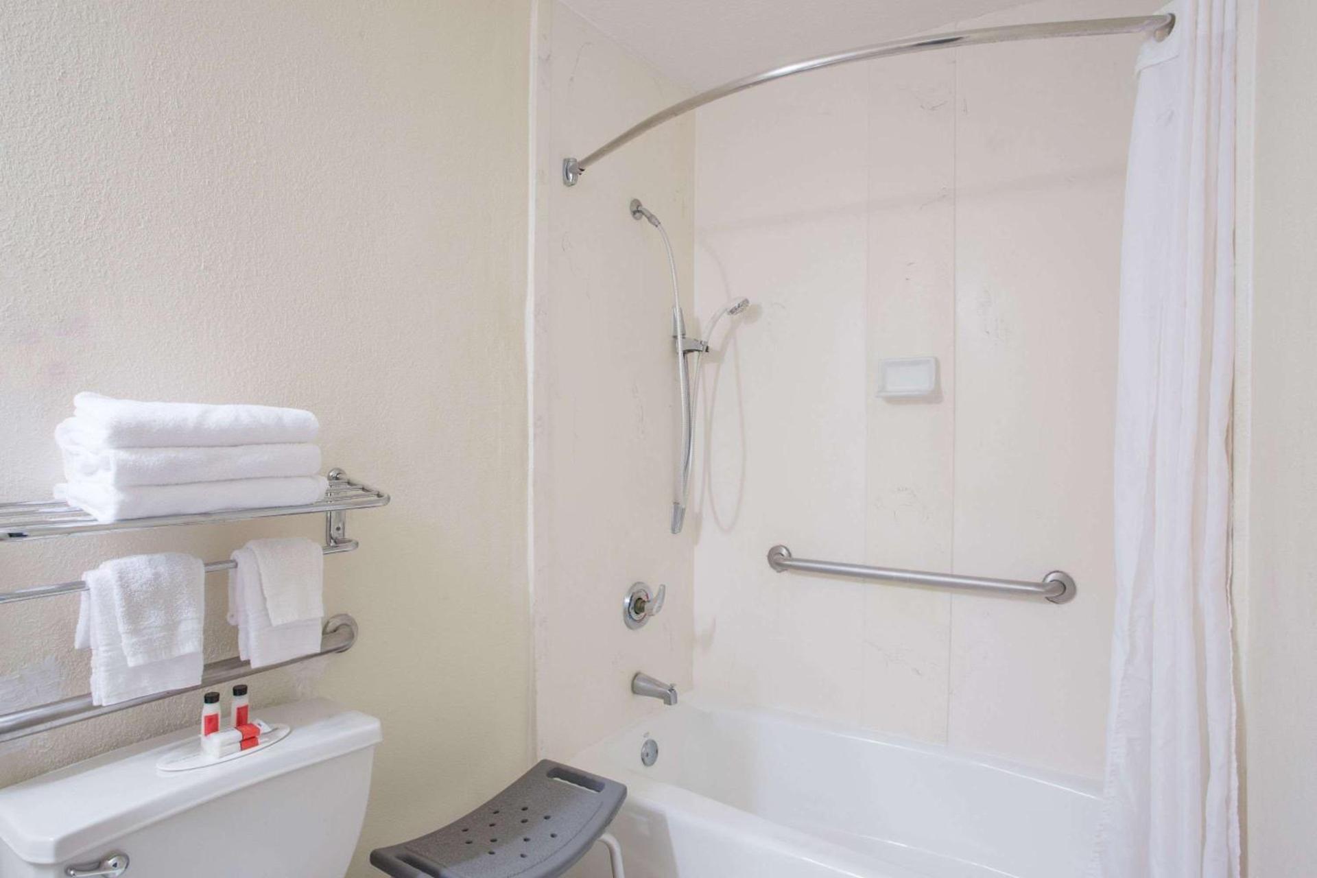 Days Inn by Wyndham Ormond Beach photo 22