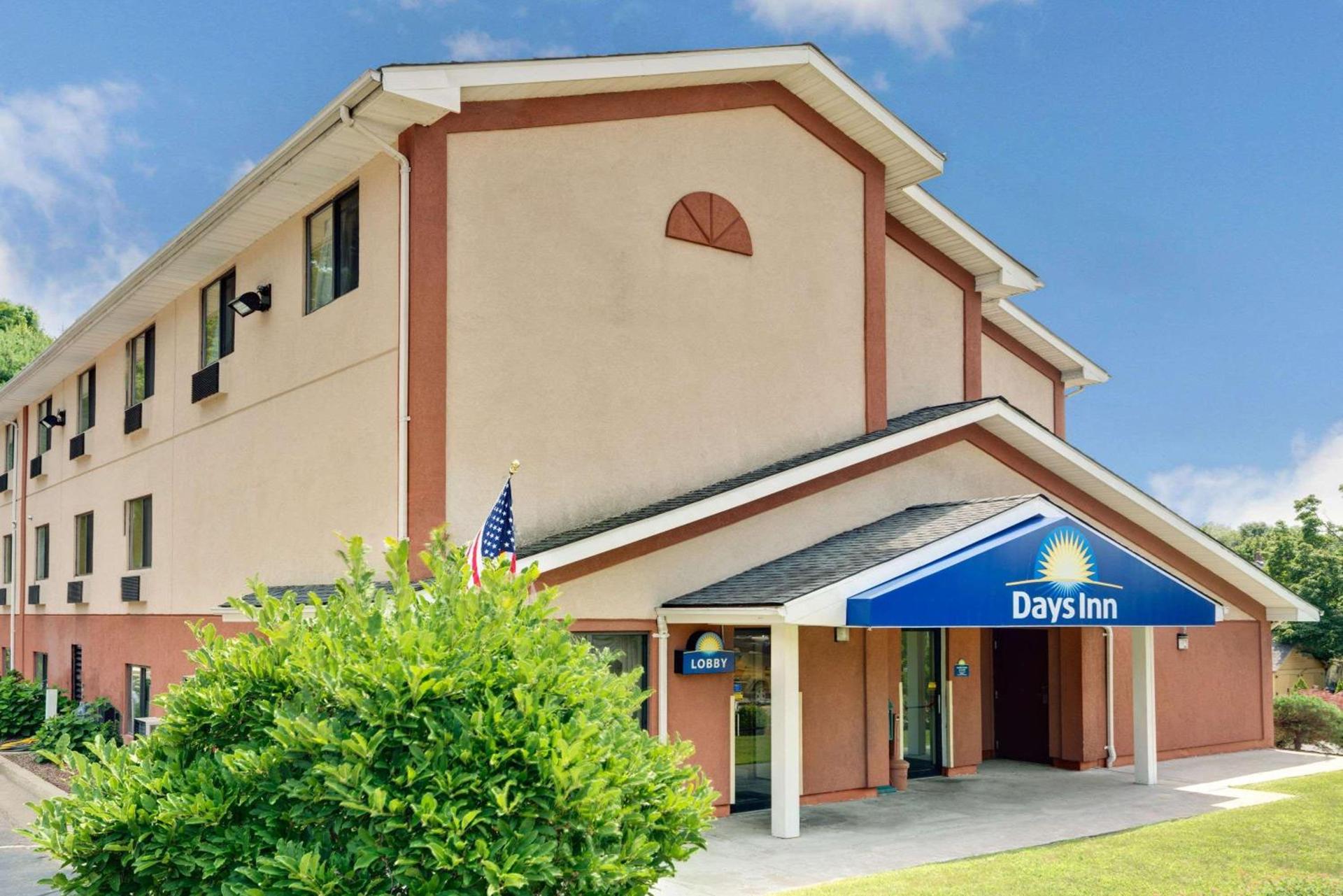 Days Inn by Wyndham Torrington photo 4