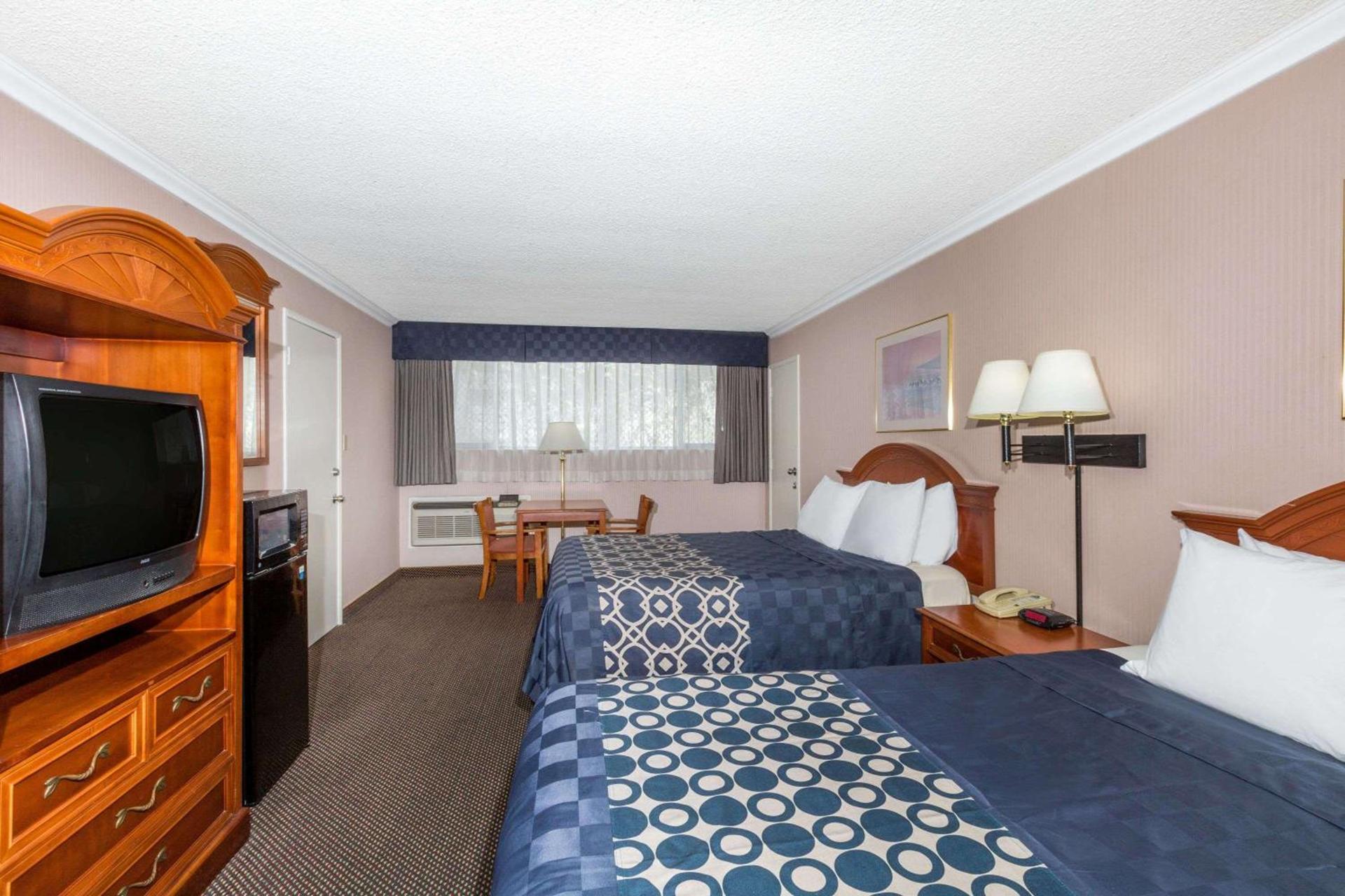 Days Inn by Wyndham Los Angeles LAX Airport Stadium Area photo 7