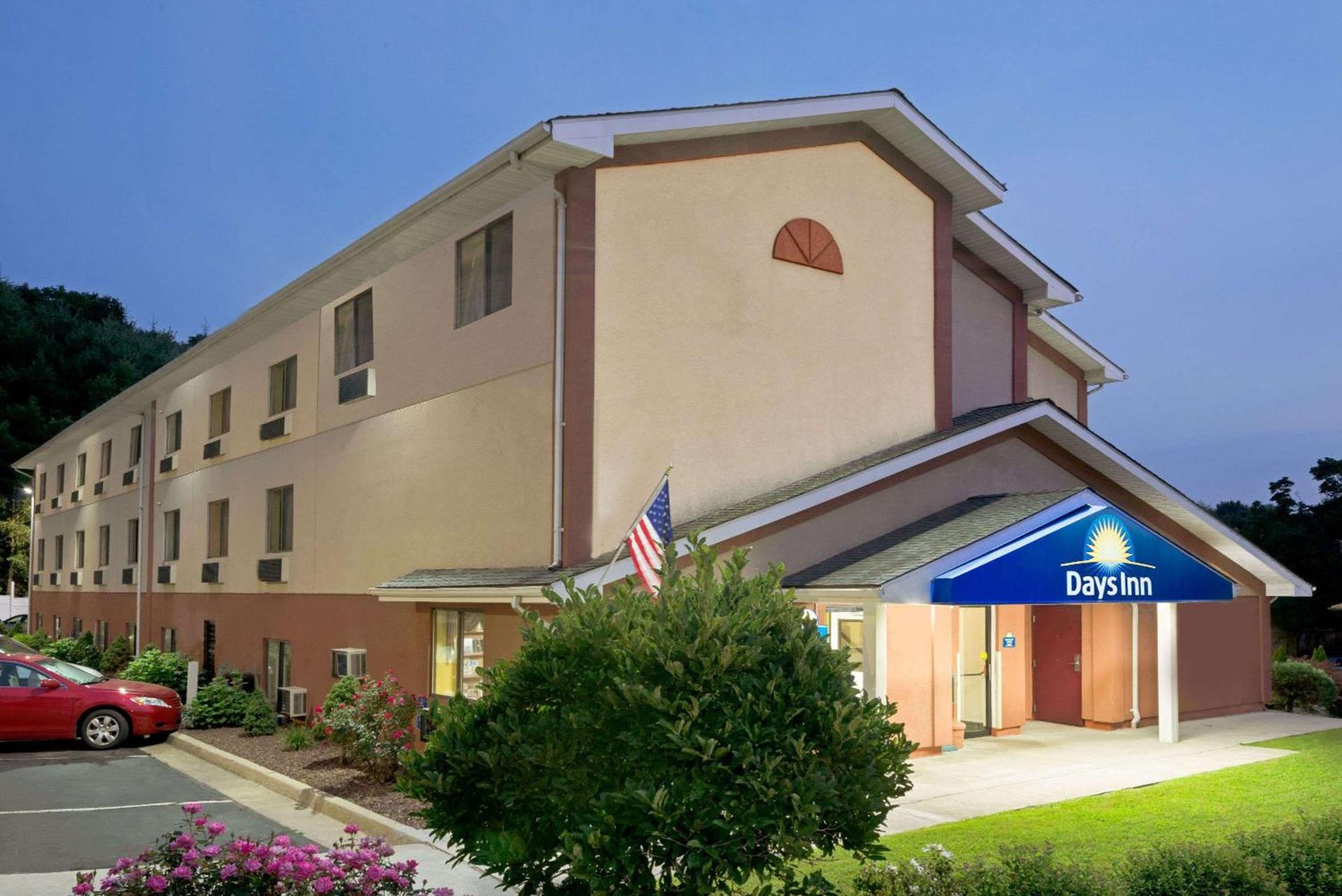 Days Inn by Wyndham Torrington photo 3