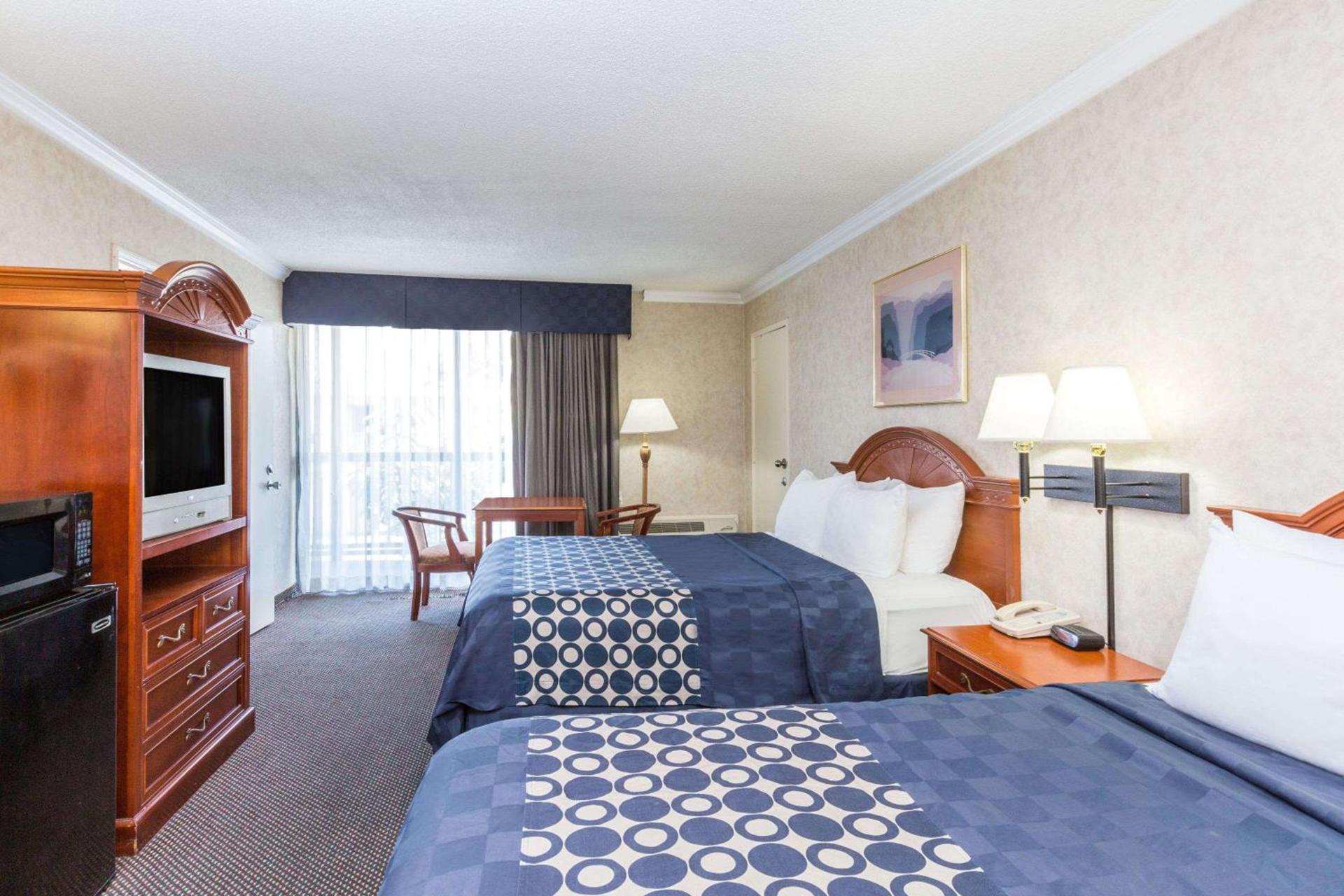 Days Inn by Wyndham Los Angeles LAX Airport Stadium Area photo 13