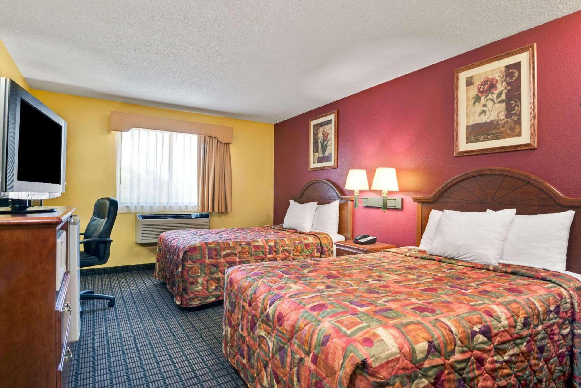 Days Inn by Wyndham Torrington photo 13