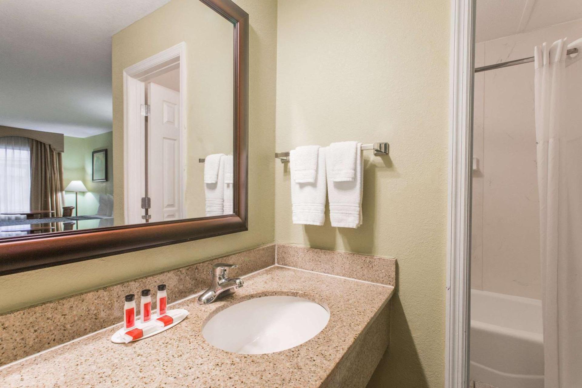 Days Inn by Wyndham Ormond Beach photo 16