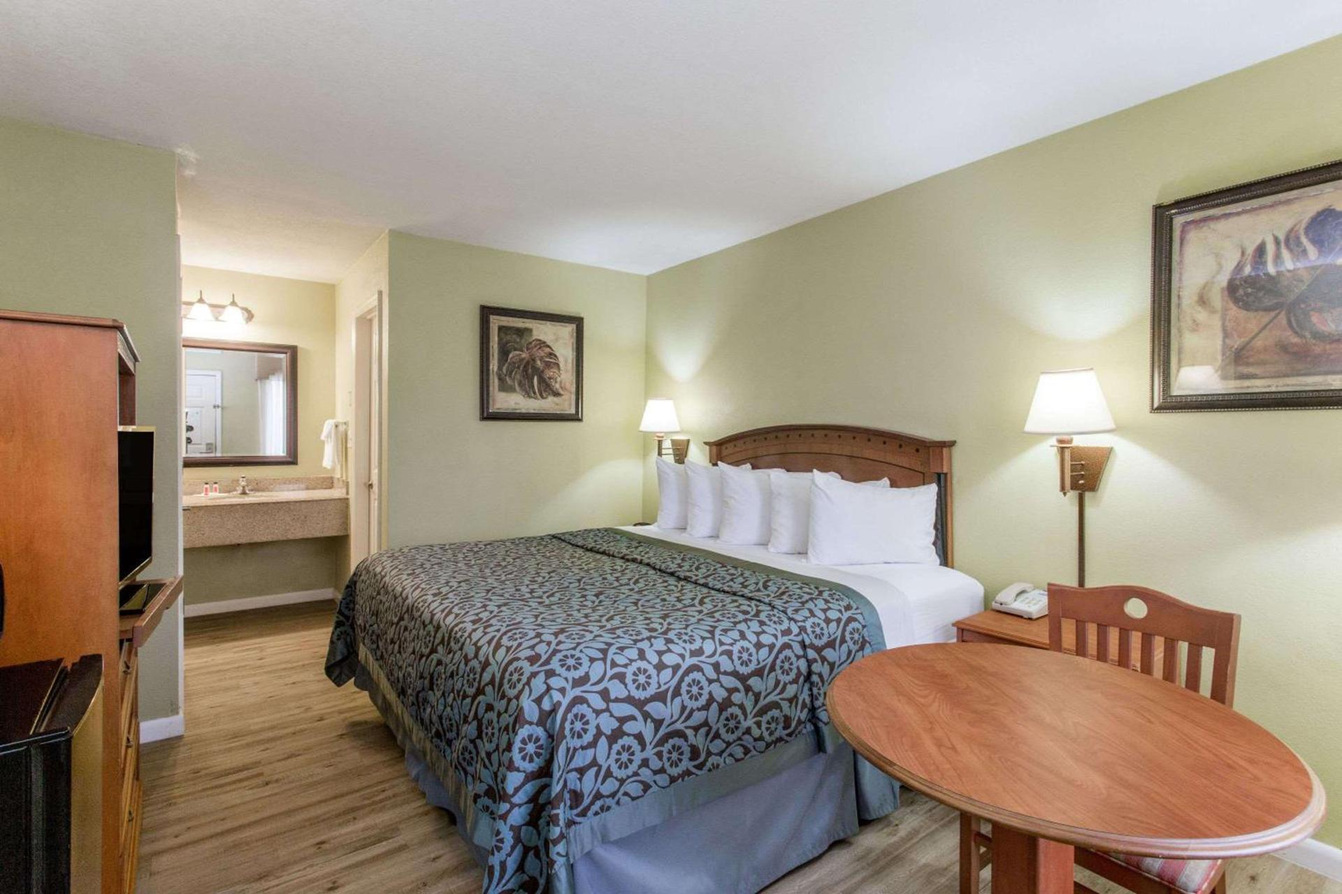 Days Inn by Wyndham Ormond Beach photo 5