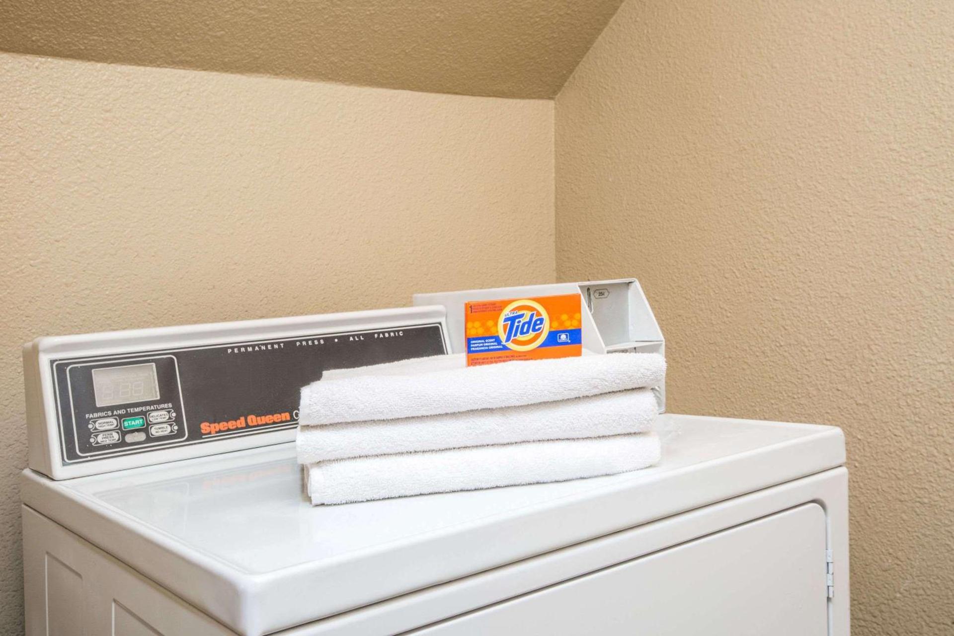 Days Inn by Wyndham Los Angeles LAX Airport Stadium Area photo 14