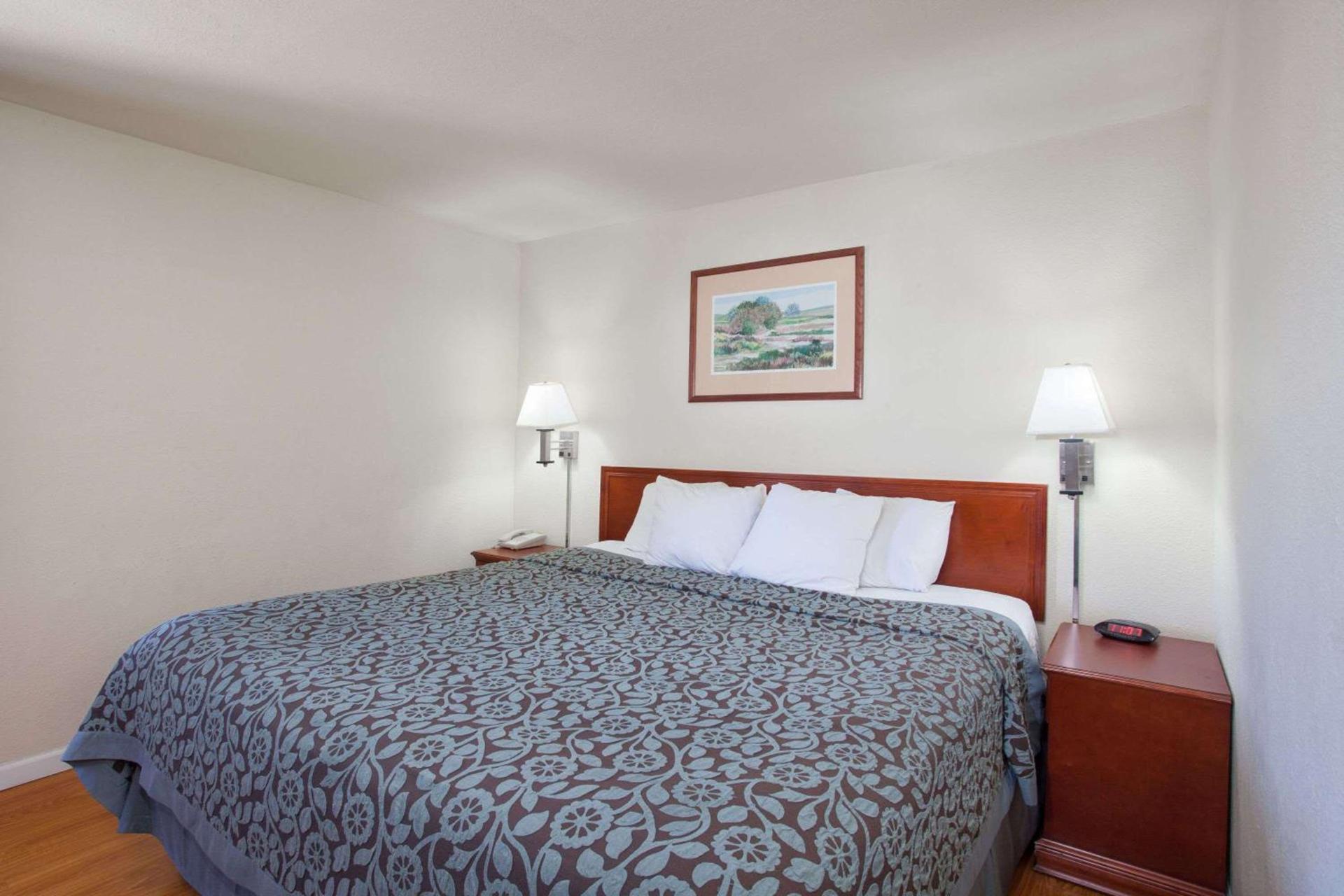 Days Inn by Wyndham Orange Anaheim photo 13