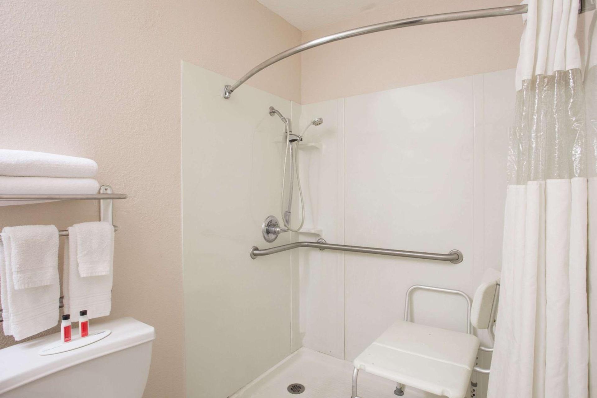 Days Inn by Wyndham Ormond Beach photo 11