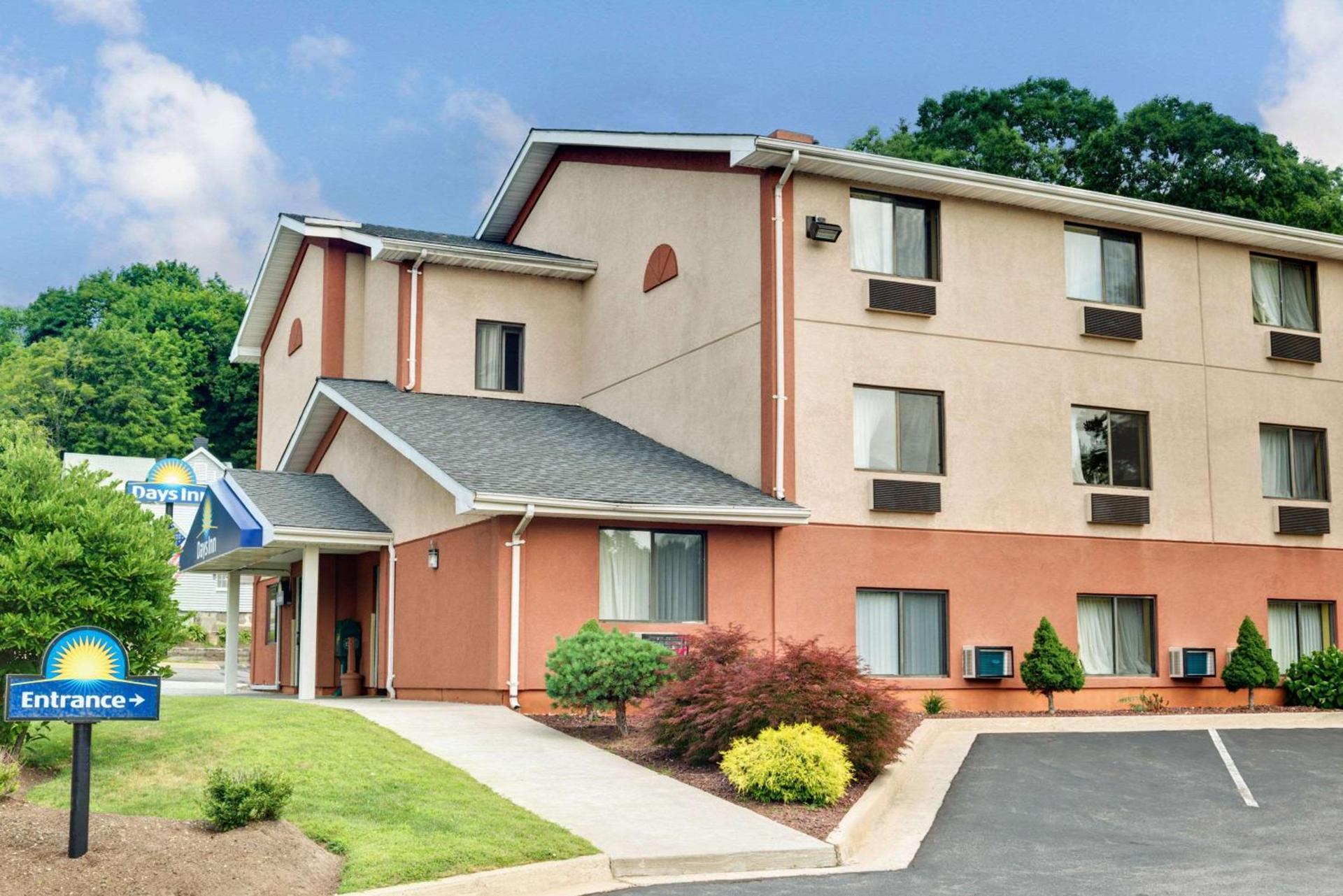 Days Inn by Wyndham Torrington photo 1