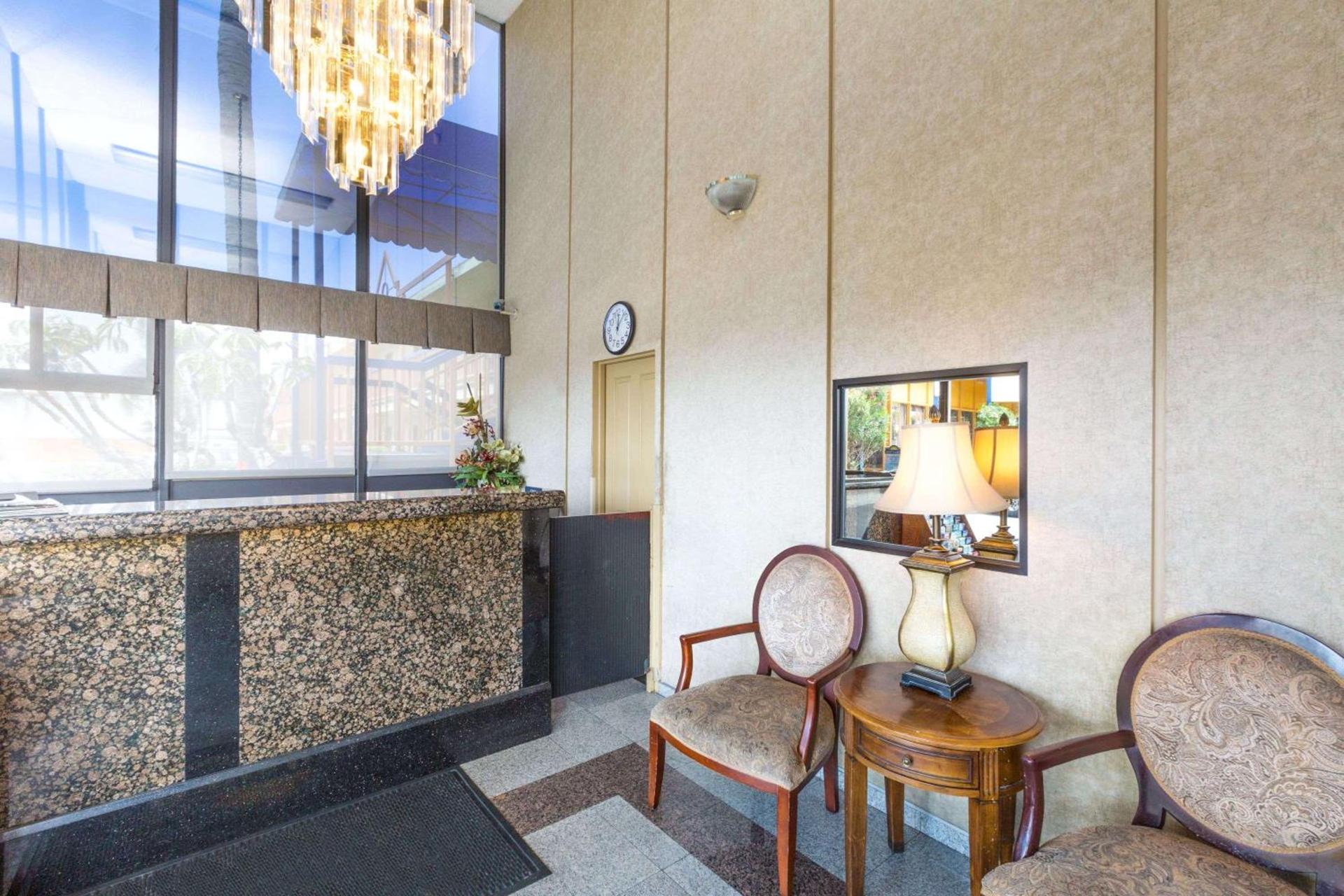 Days Inn by Wyndham Los Angeles LAX Airport Stadium Area photo 3