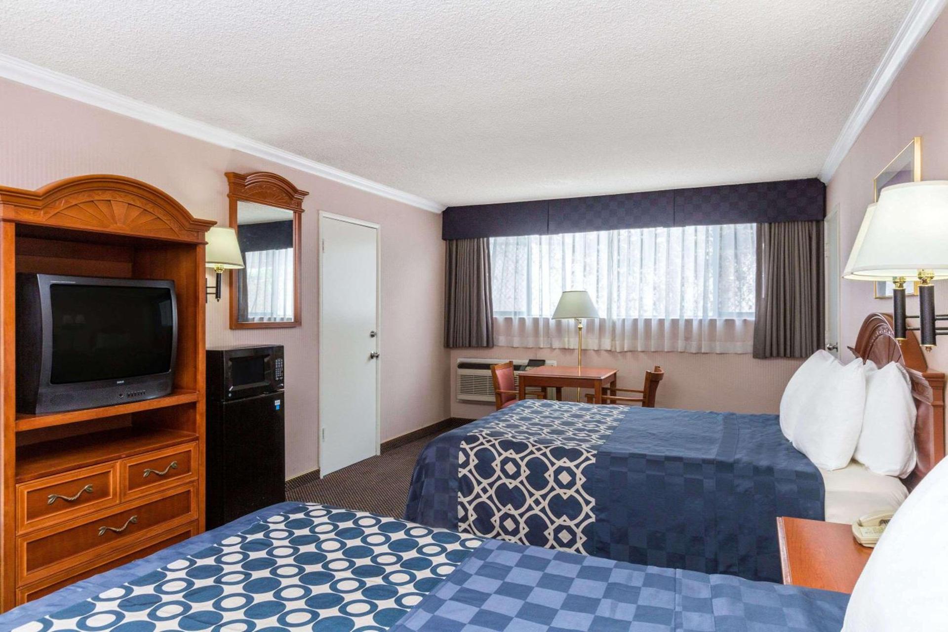 Days Inn by Wyndham Los Angeles LAX Airport Stadium Area photo 11