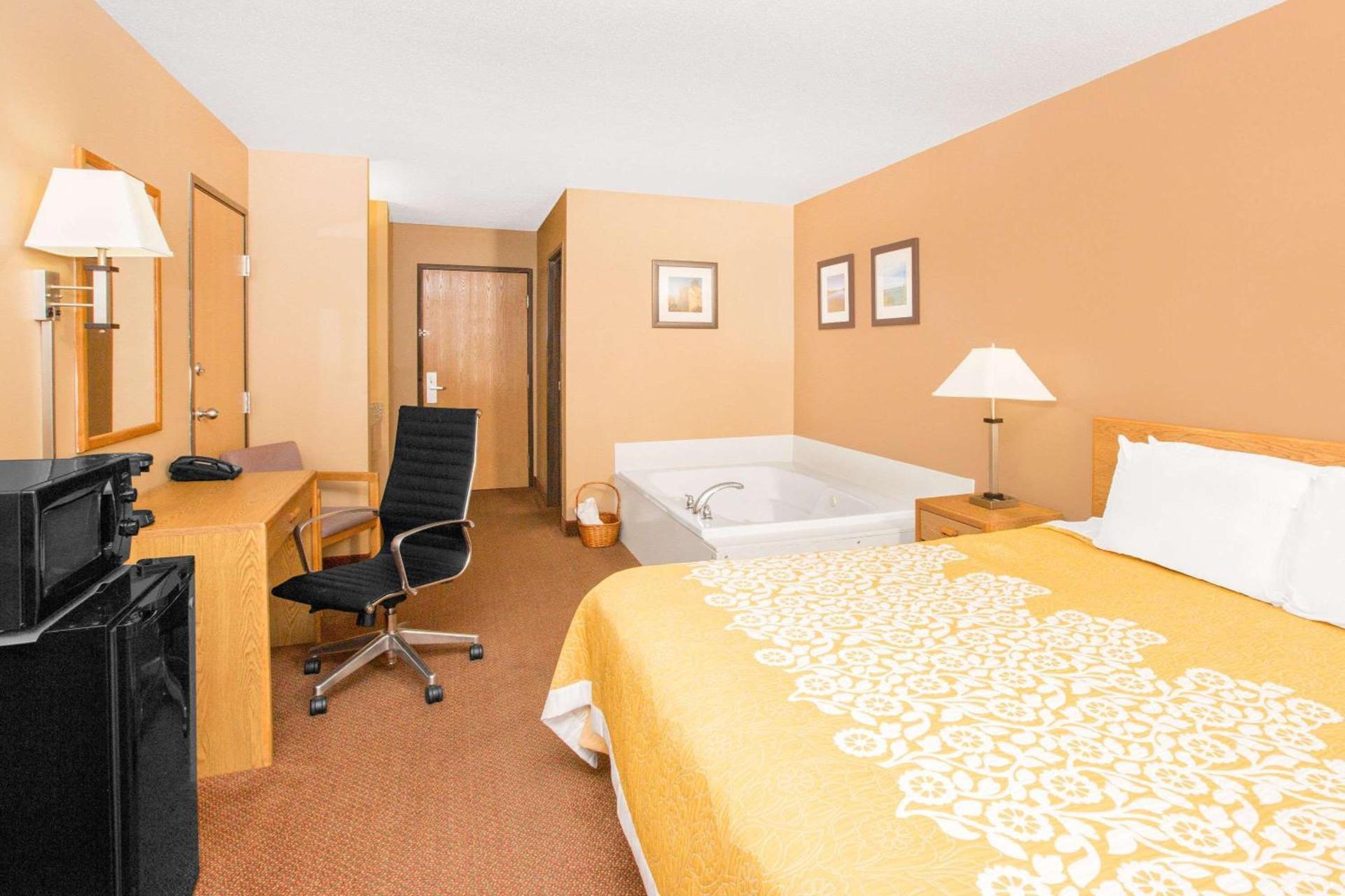 Days Inn by Wyndham Worthington photo 13