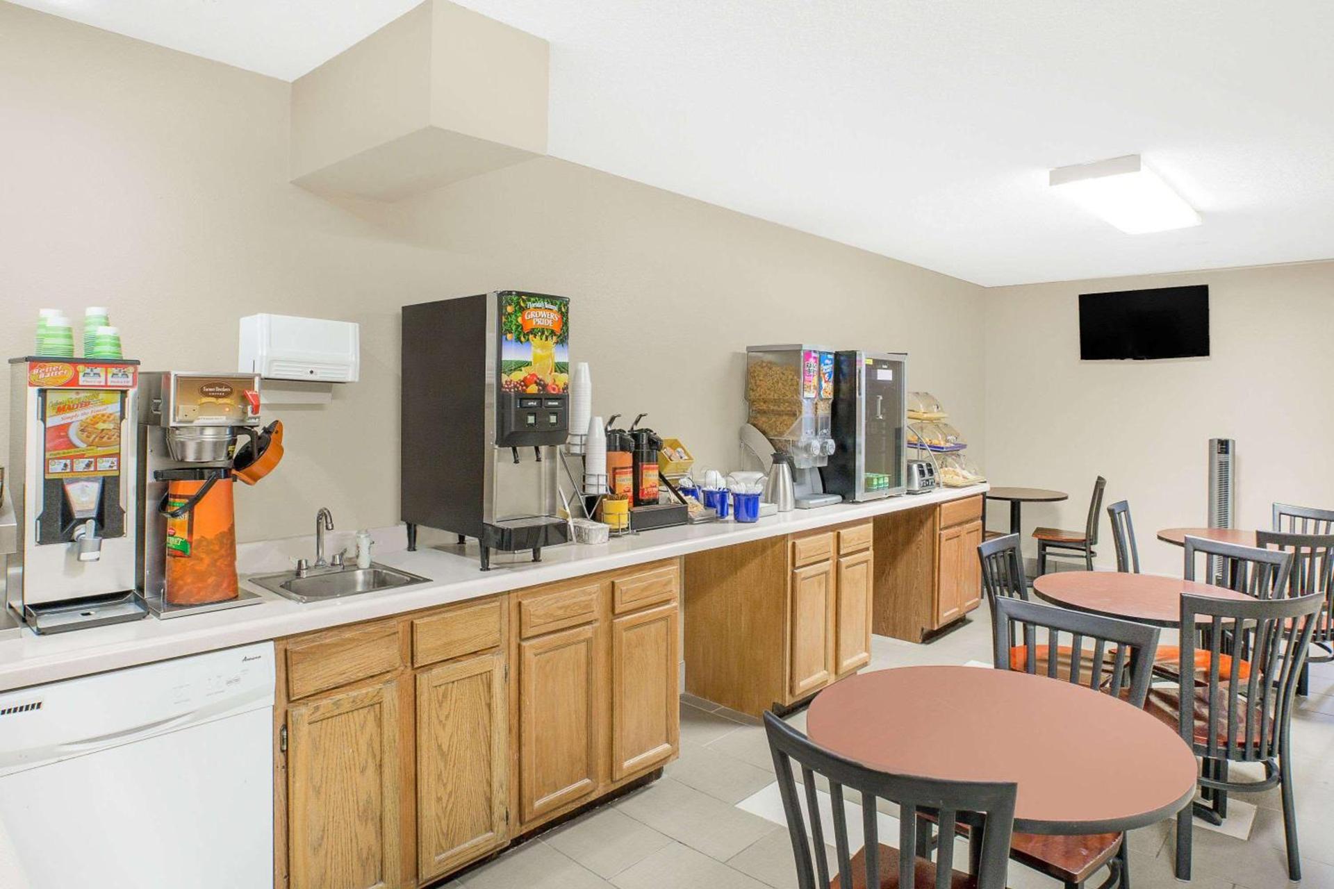 Days Inn by Wyndham York photo 18