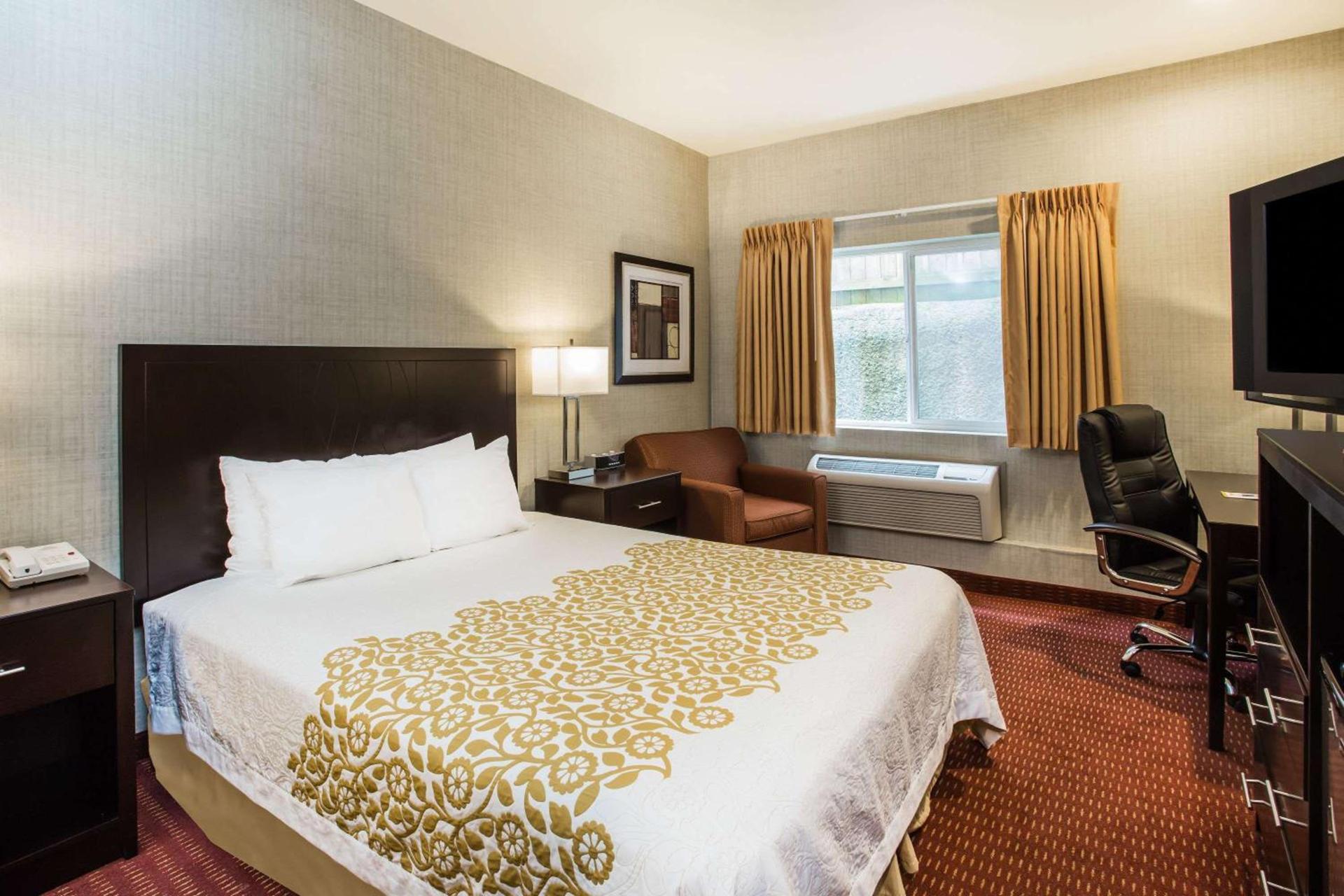 Days Inn by Wyndham Seattle Aurora photo 12