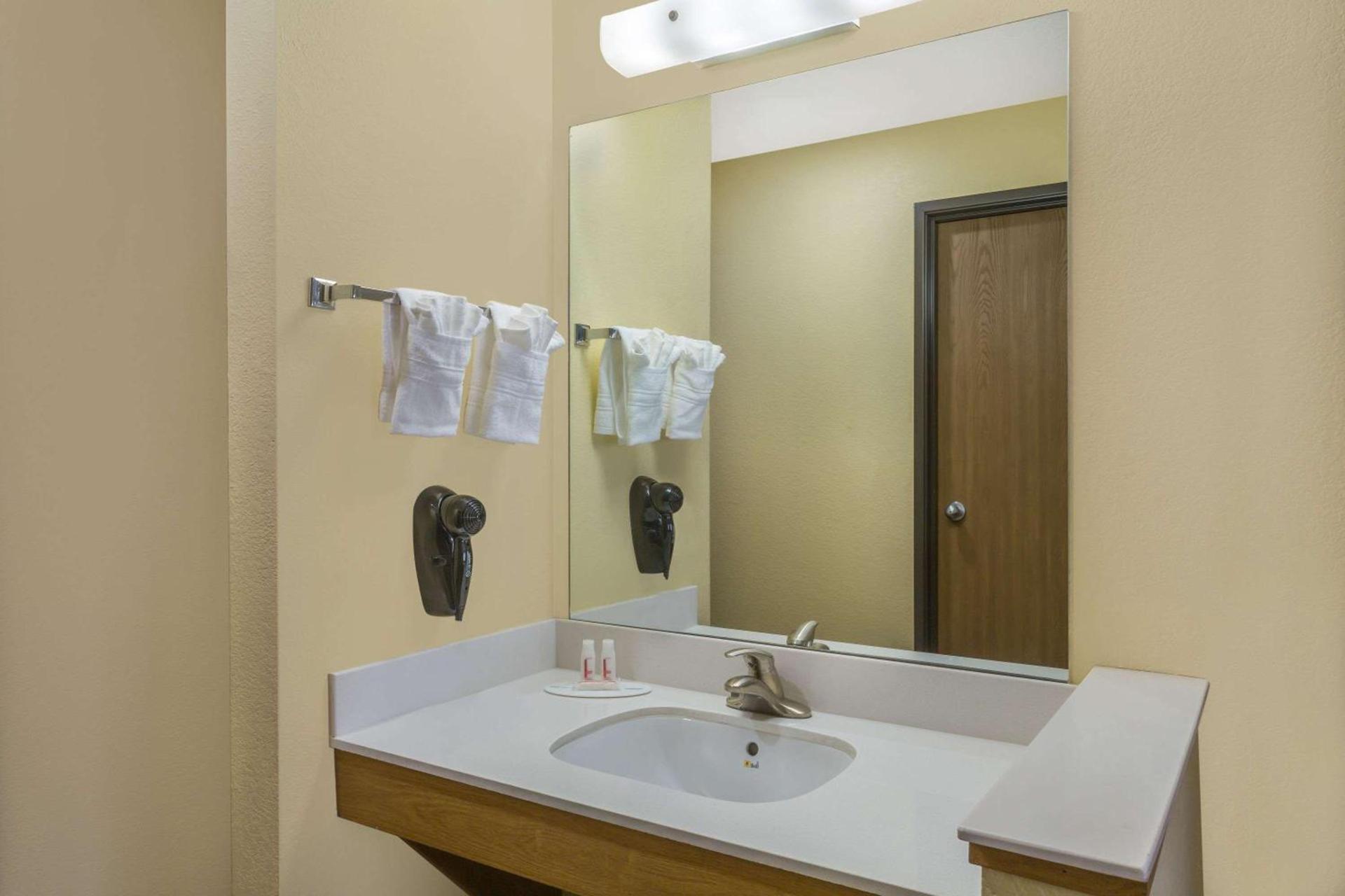 Days Inn by Wyndham Moab photo 8