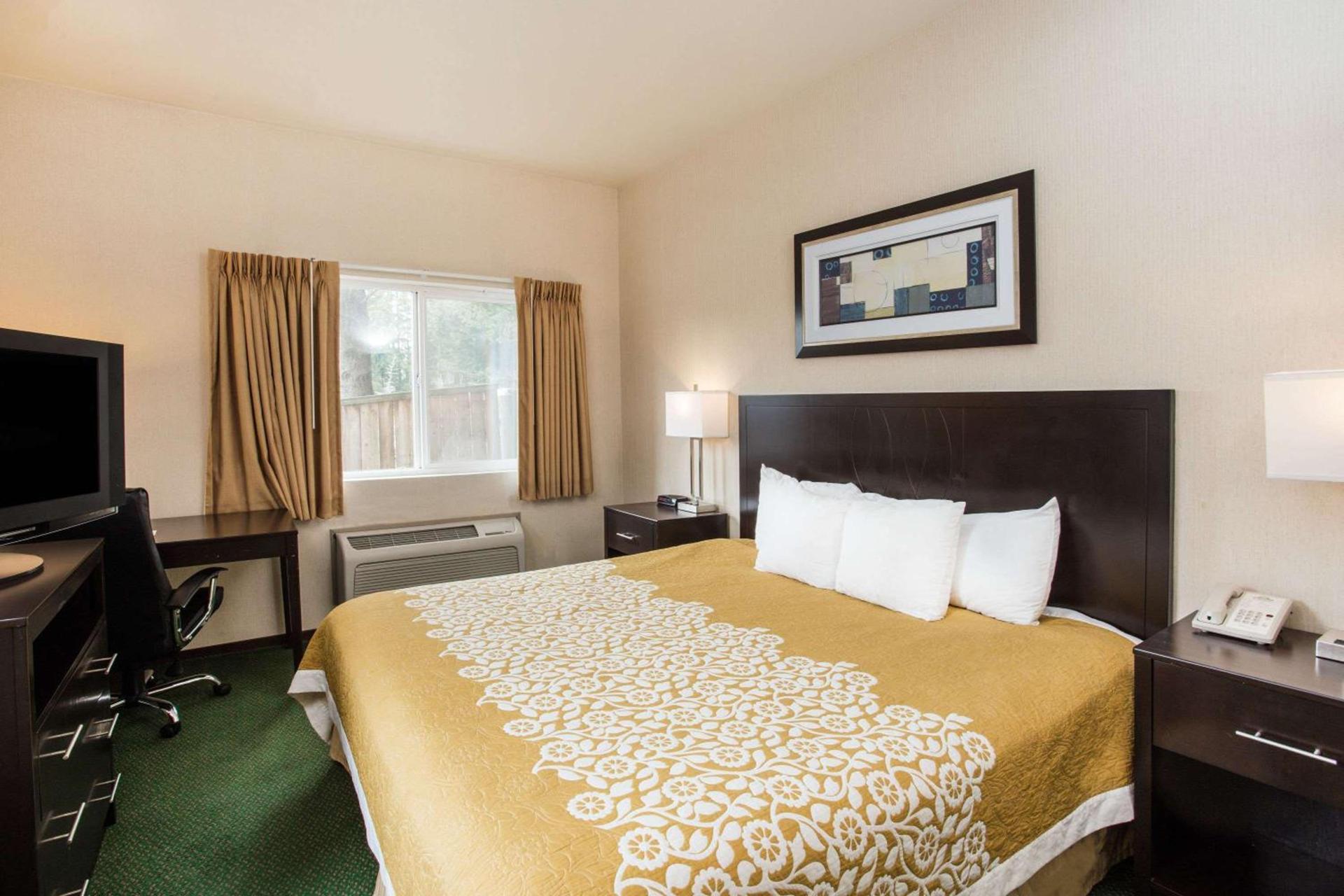 Days Inn by Wyndham Seattle Aurora photo 10