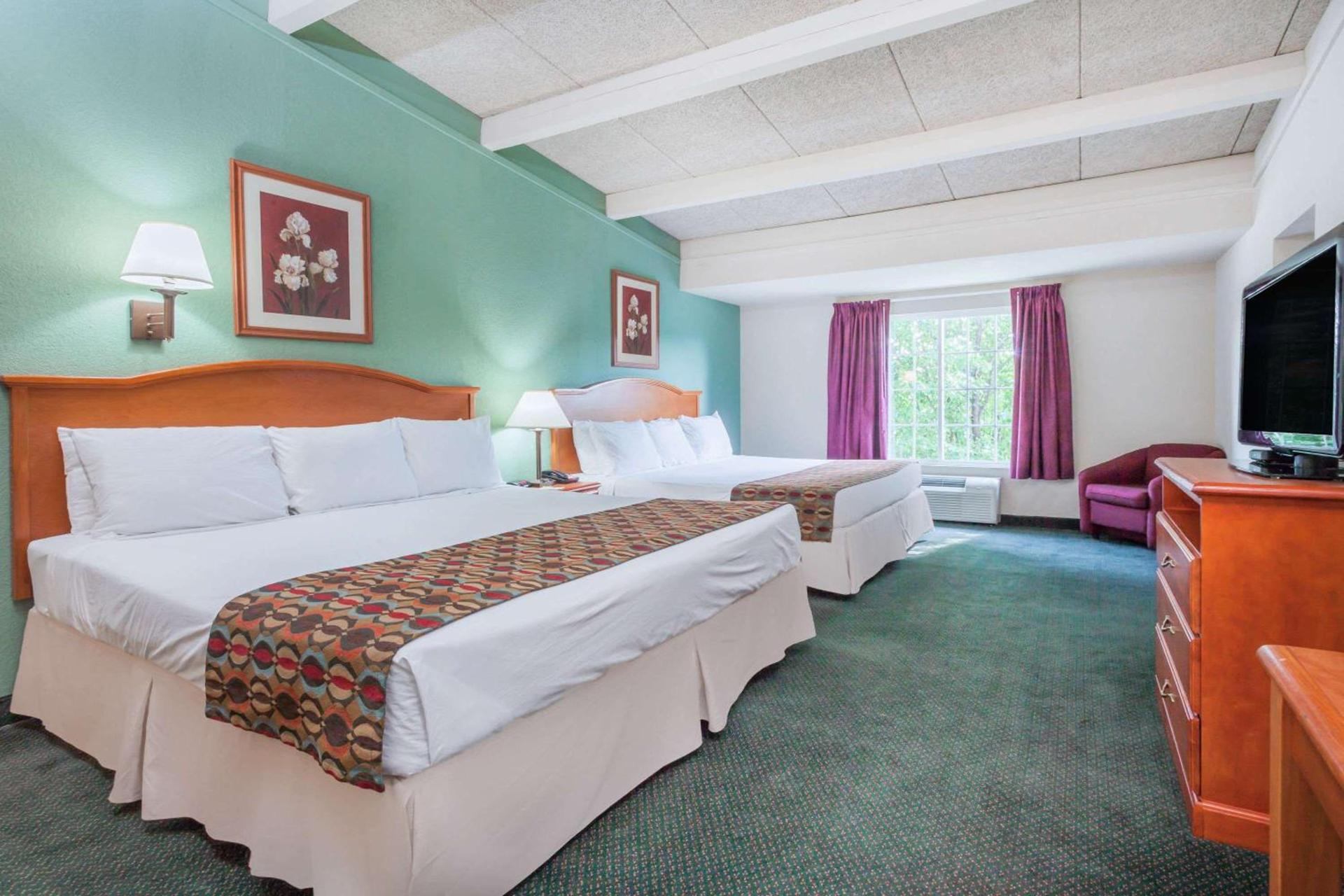 Days Inn & Suites by Wyndham Lexington photo 9