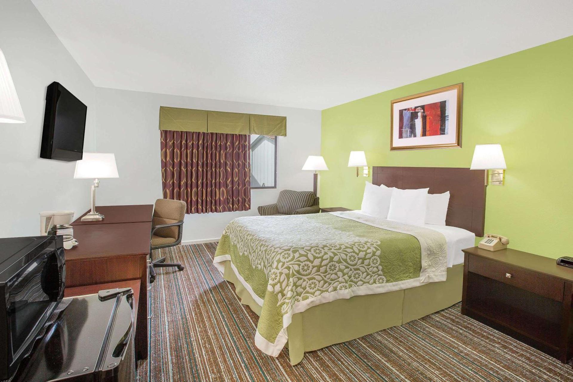 Days Inn by Wyndham York photo 12