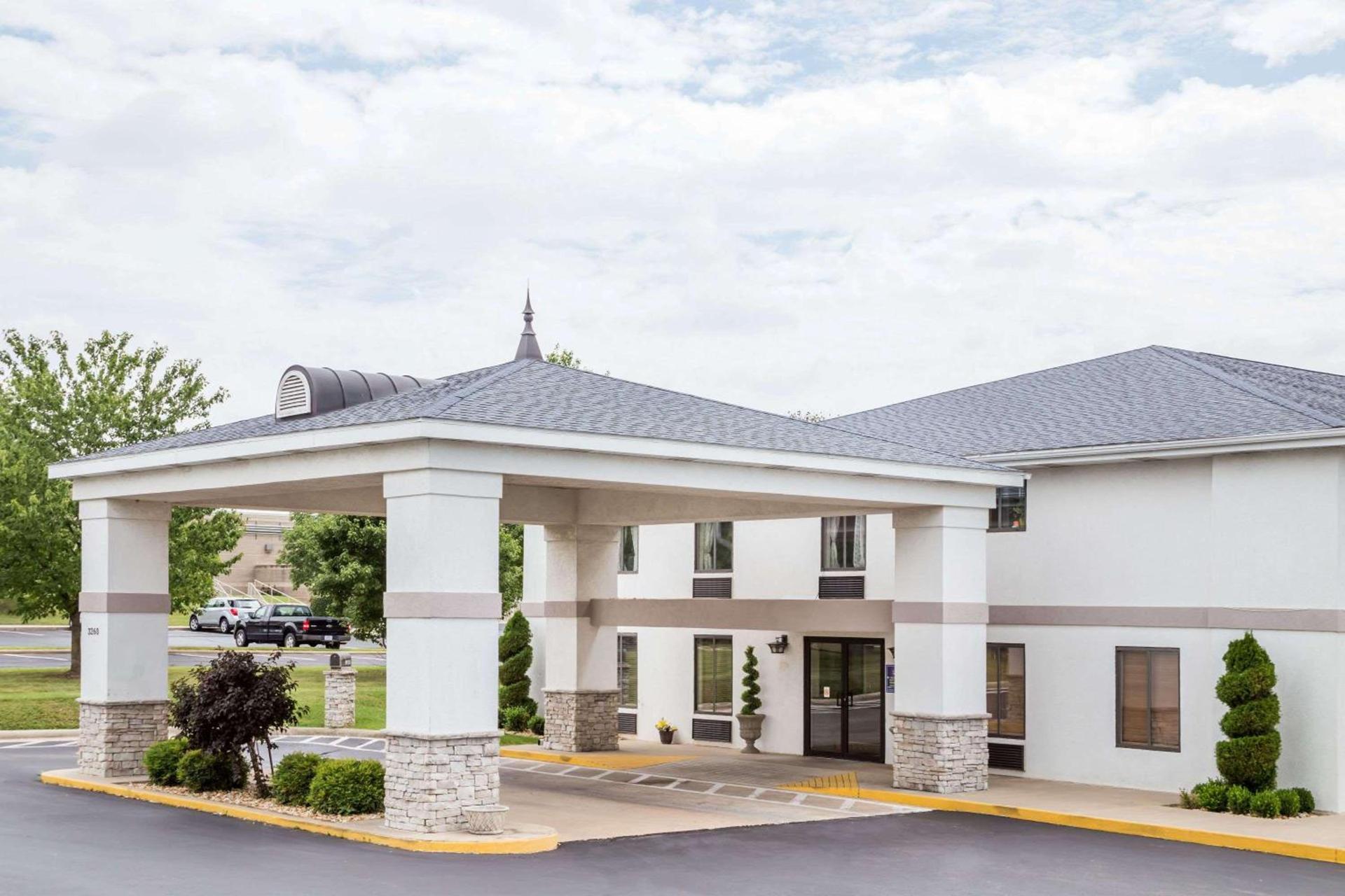 Days Inn by Wyndham Battlefield Rd/Hwy 65 photo 1