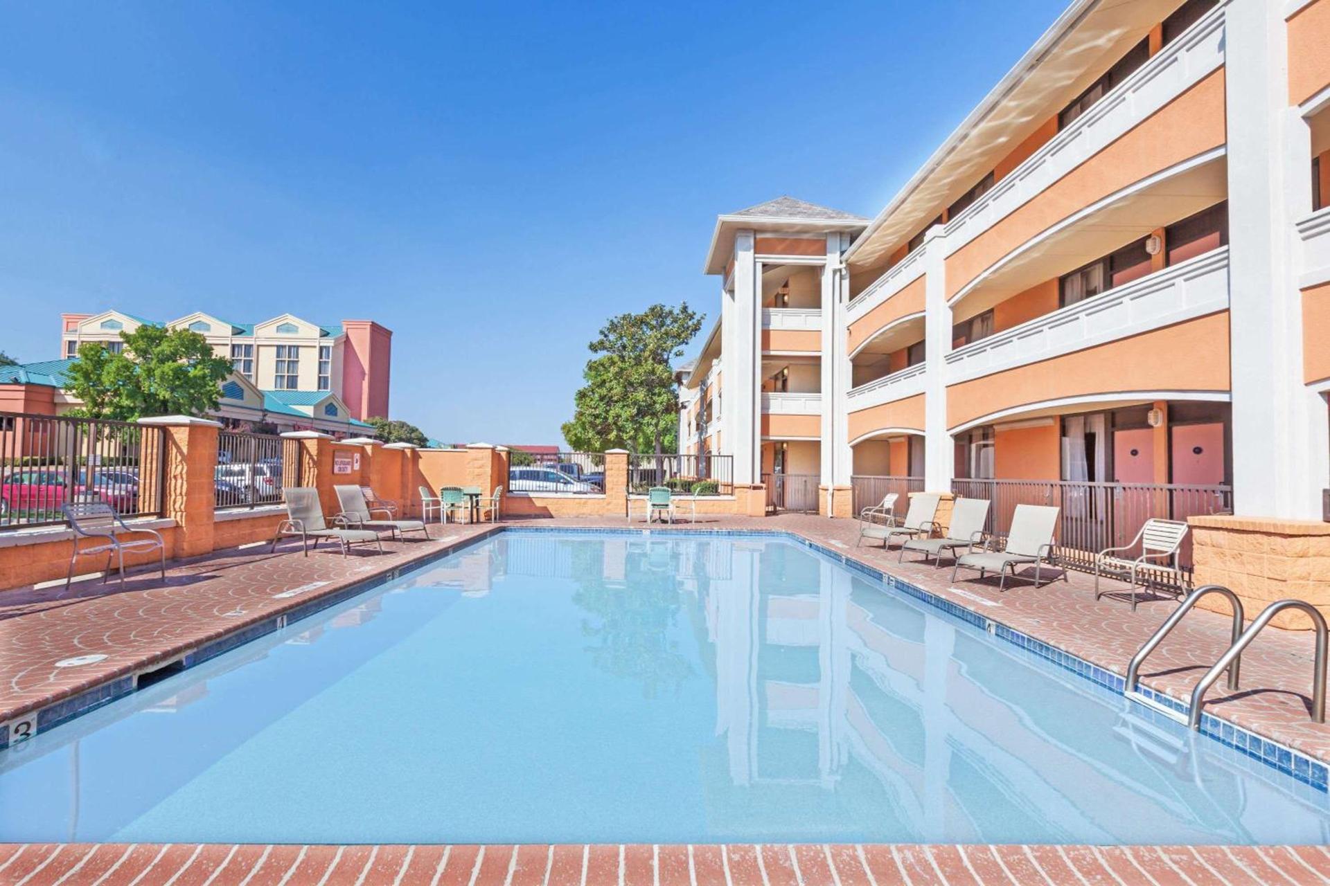 SureStay by Best Western Irving Grapevine DFW North photo 39