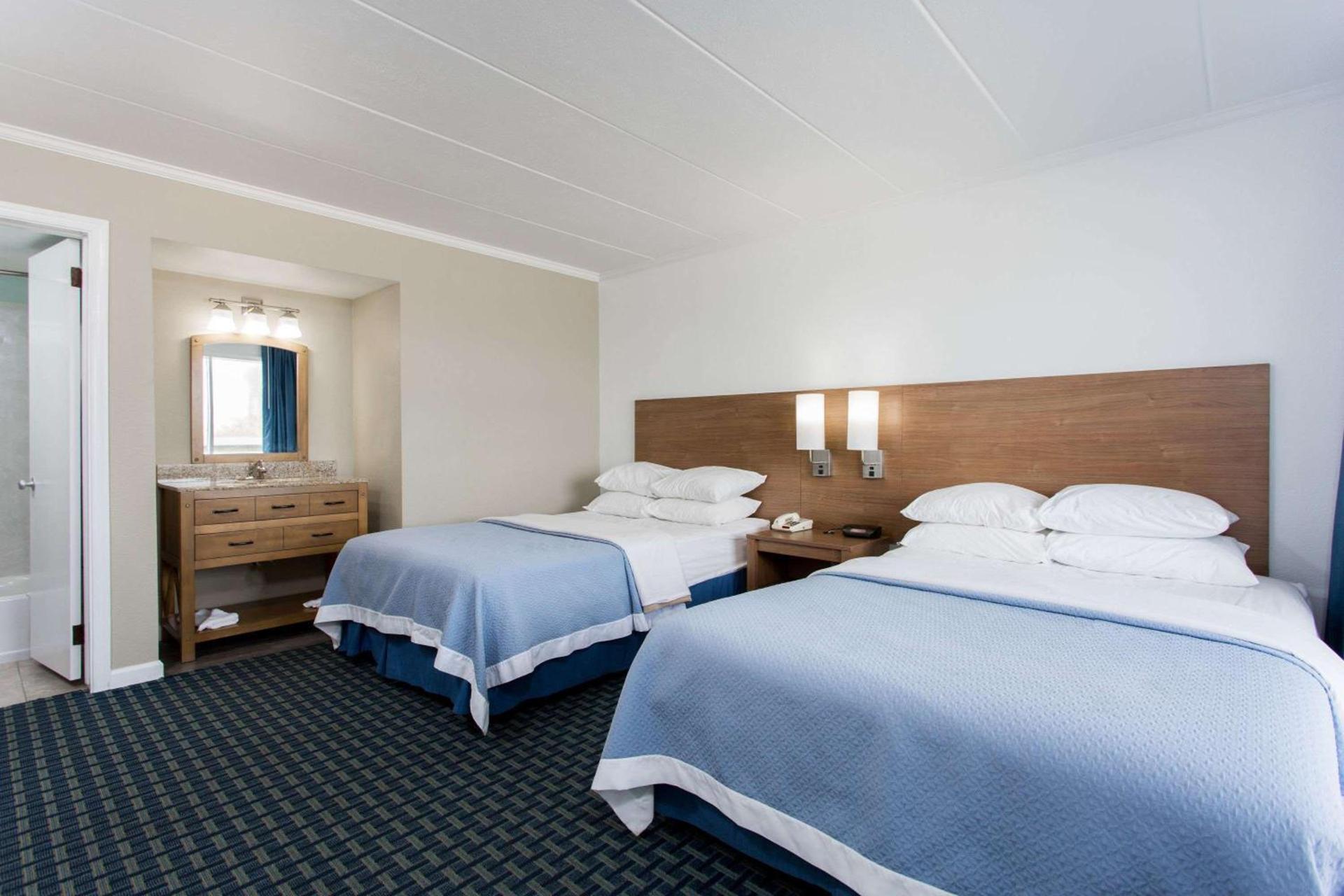 Mariner Inn And Suites photo 16