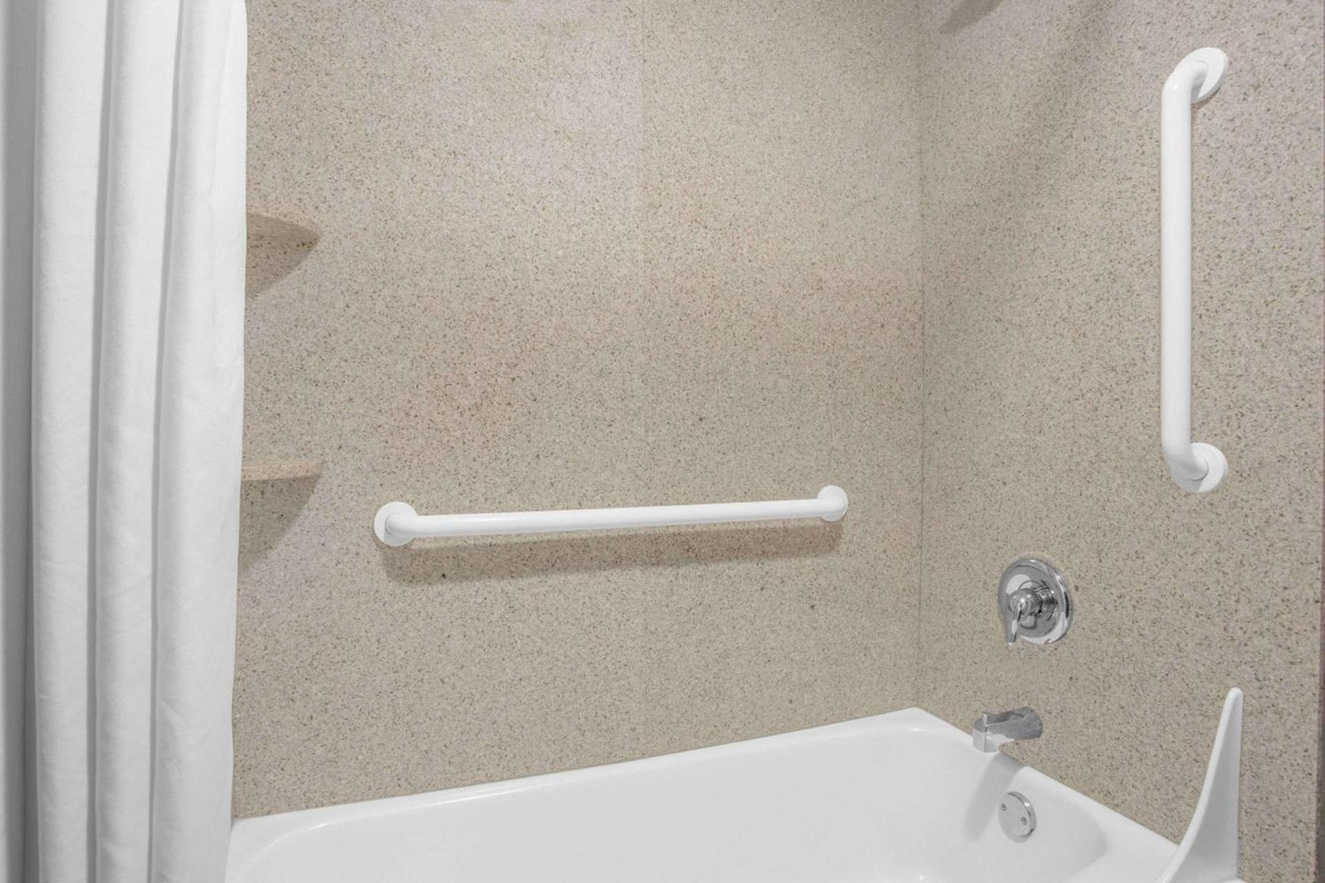 Days Inn by Wyndham Elko photo 9