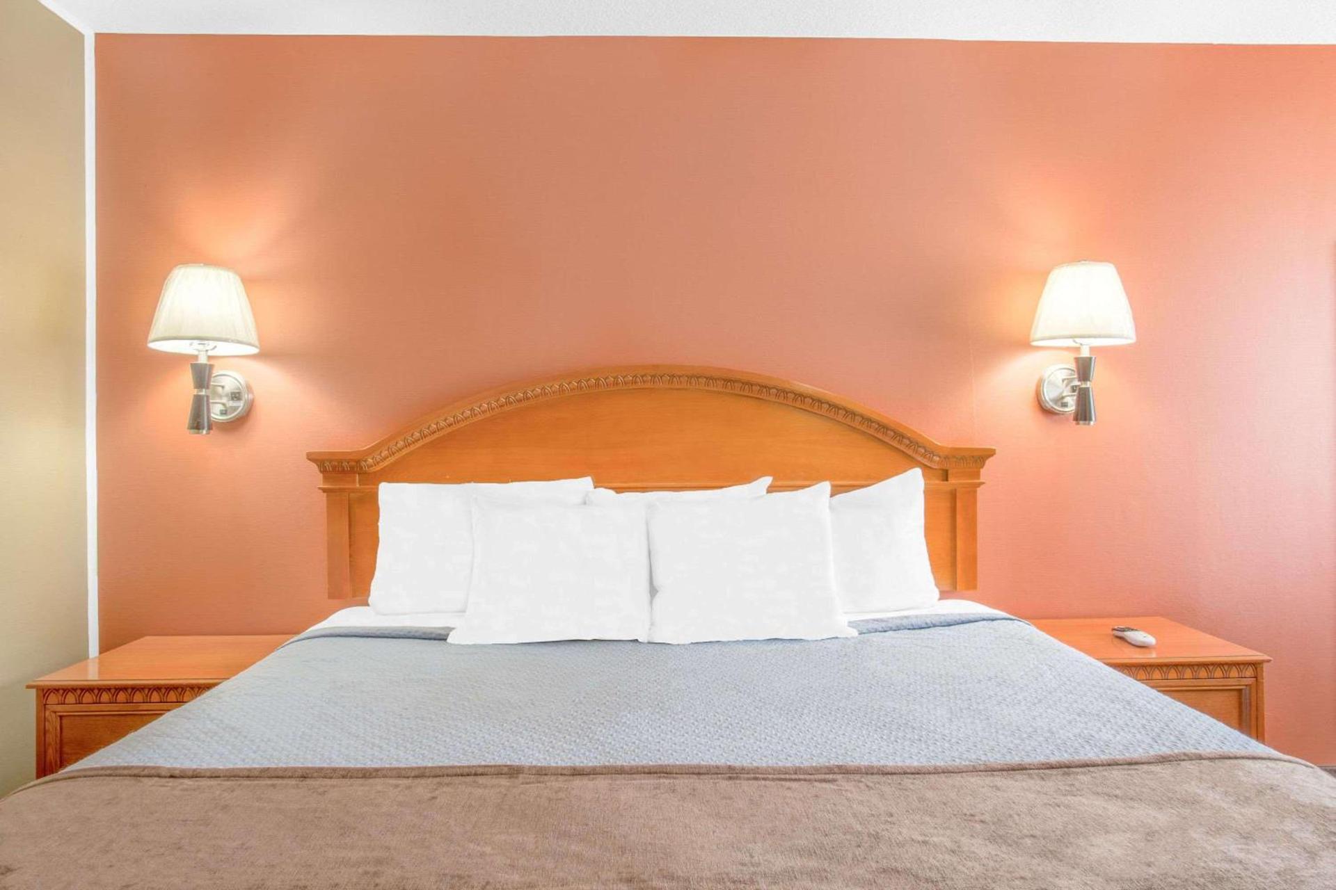 Days Inn by Wyndham Elko photo 4