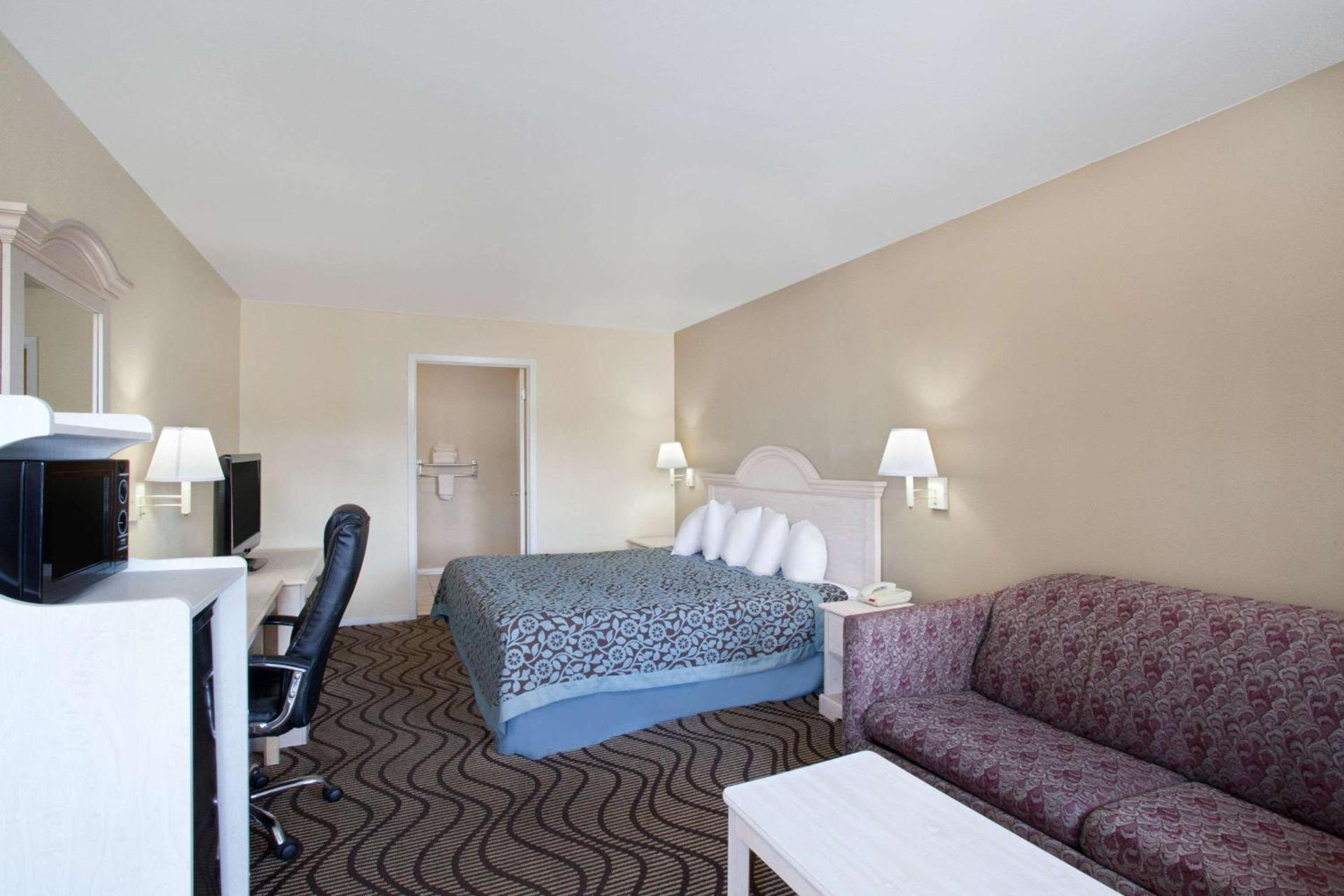 Days Inn by Wyndham Kerrville photo 11
