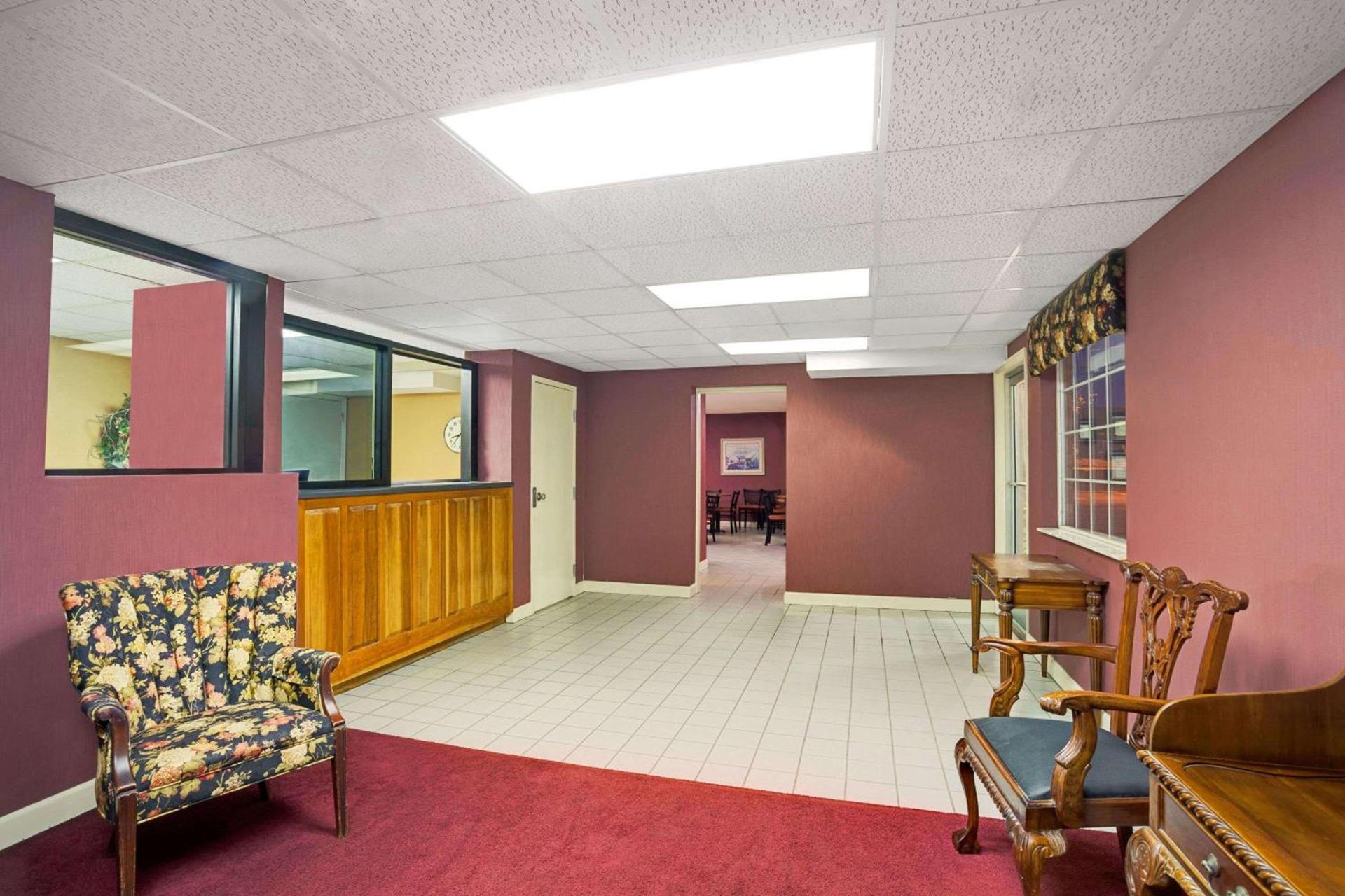 Days Inn by Wyndham Joelton/Nashville photo 13