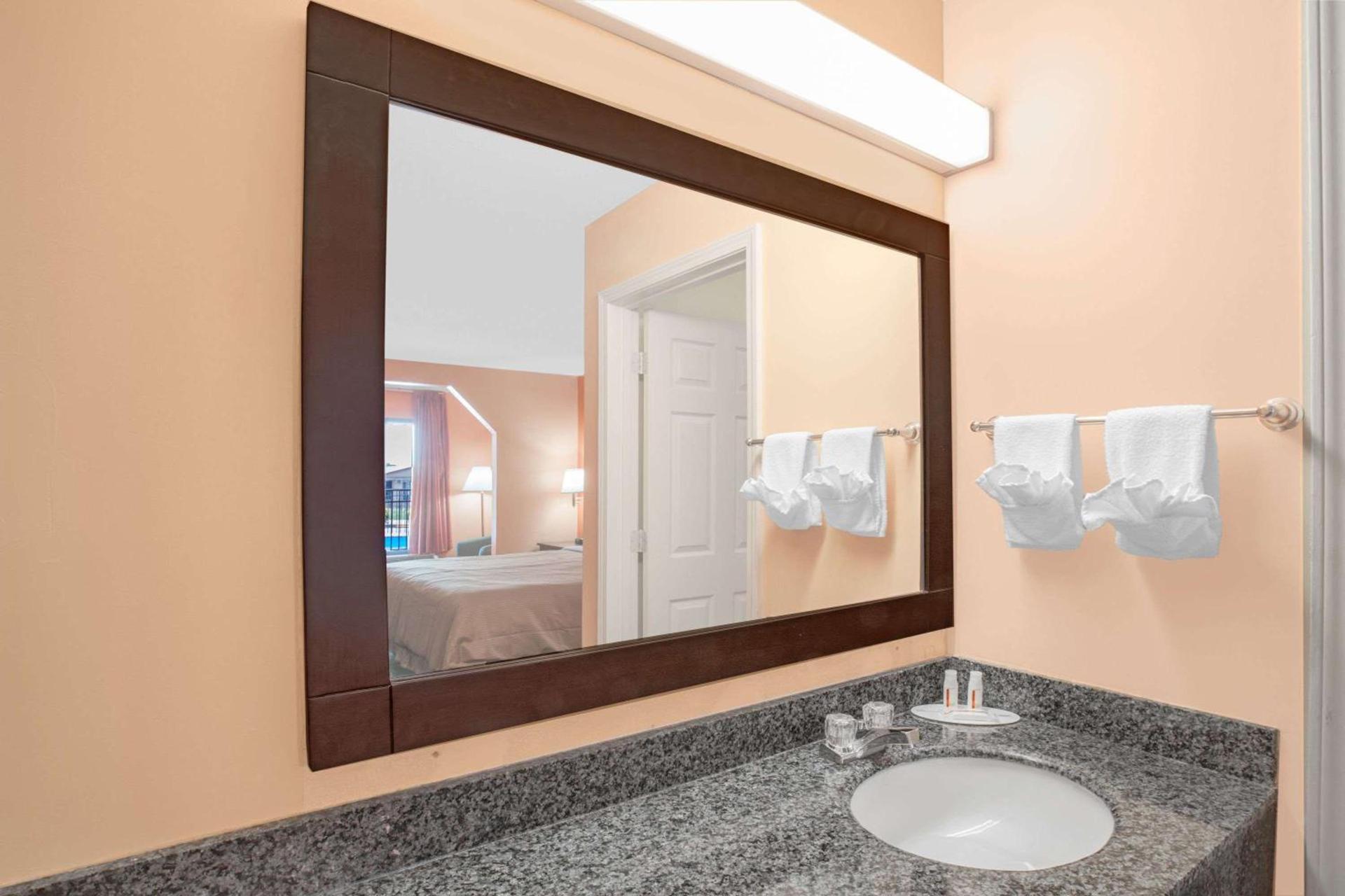 Days Inn by Wyndham Moulton photo 6