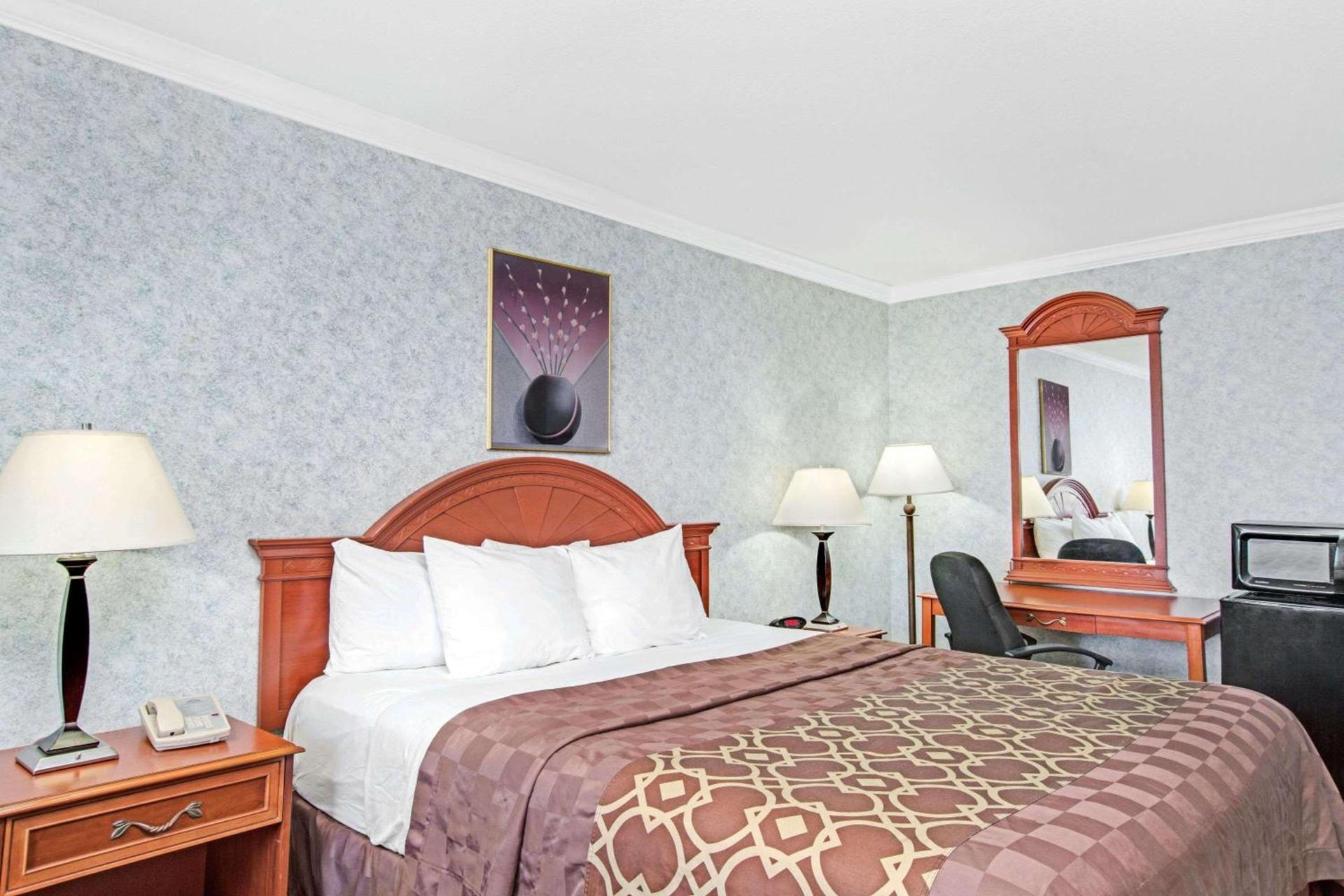 Days Inn by Wyndham Los Angeles LAX South Bay Beach City LA photo 10