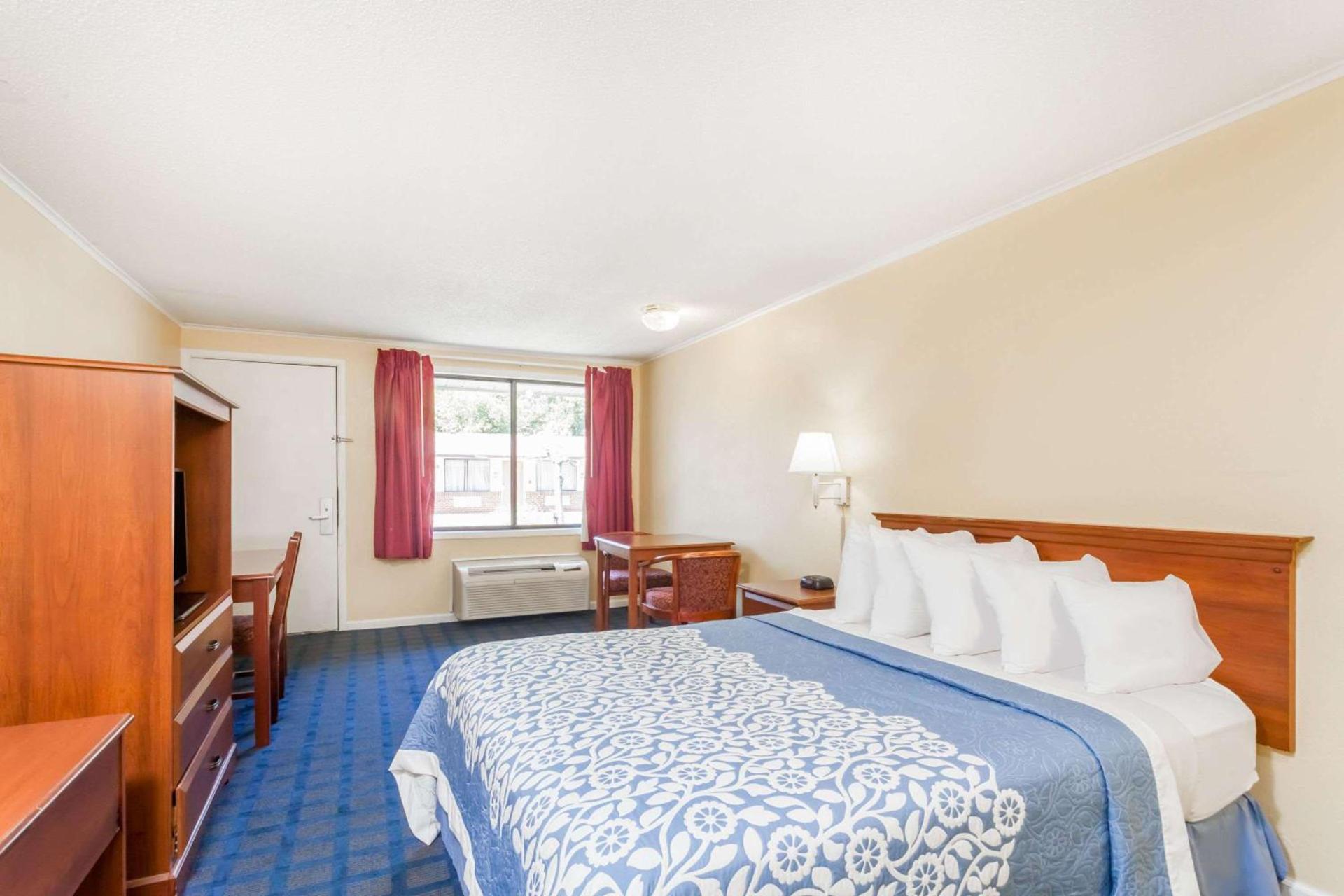 Days Inn by Wyndham Dover Downtown photo 8
