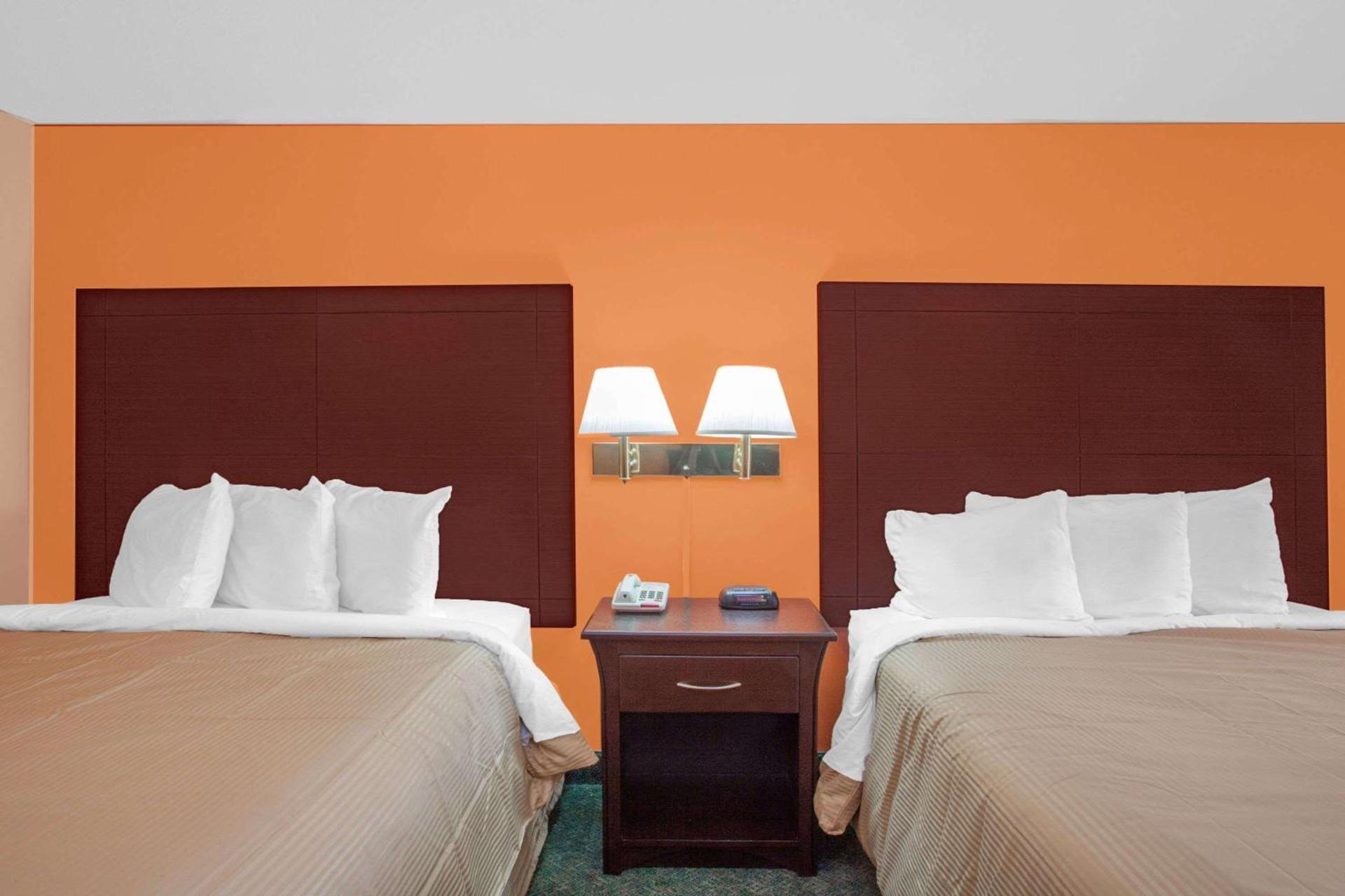 Days Inn by Wyndham Moulton photo 5