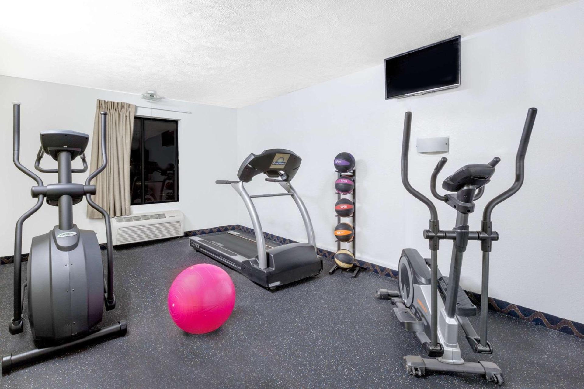 Days Inn by Wyndham Warrensburg photo 3