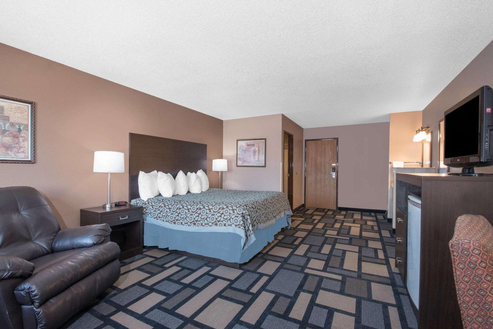 Days Inn by Wyndham Watertown photo 51