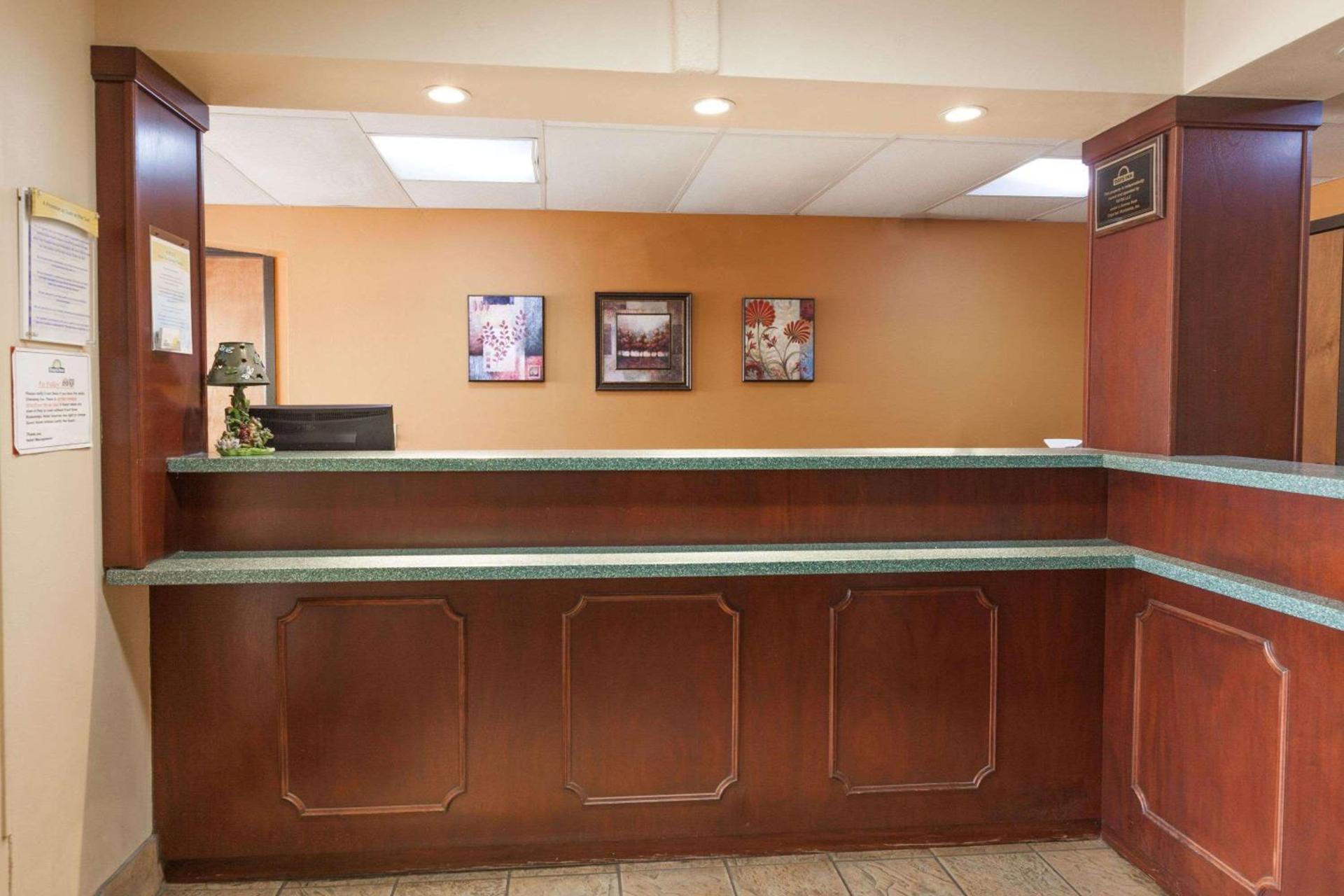 Red Carpet Inn Elkton photo 3