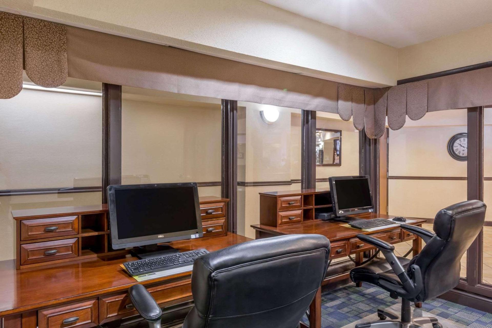 Days Inn & Suites by Wyndham Bridgeport - Clarksburg photo 16