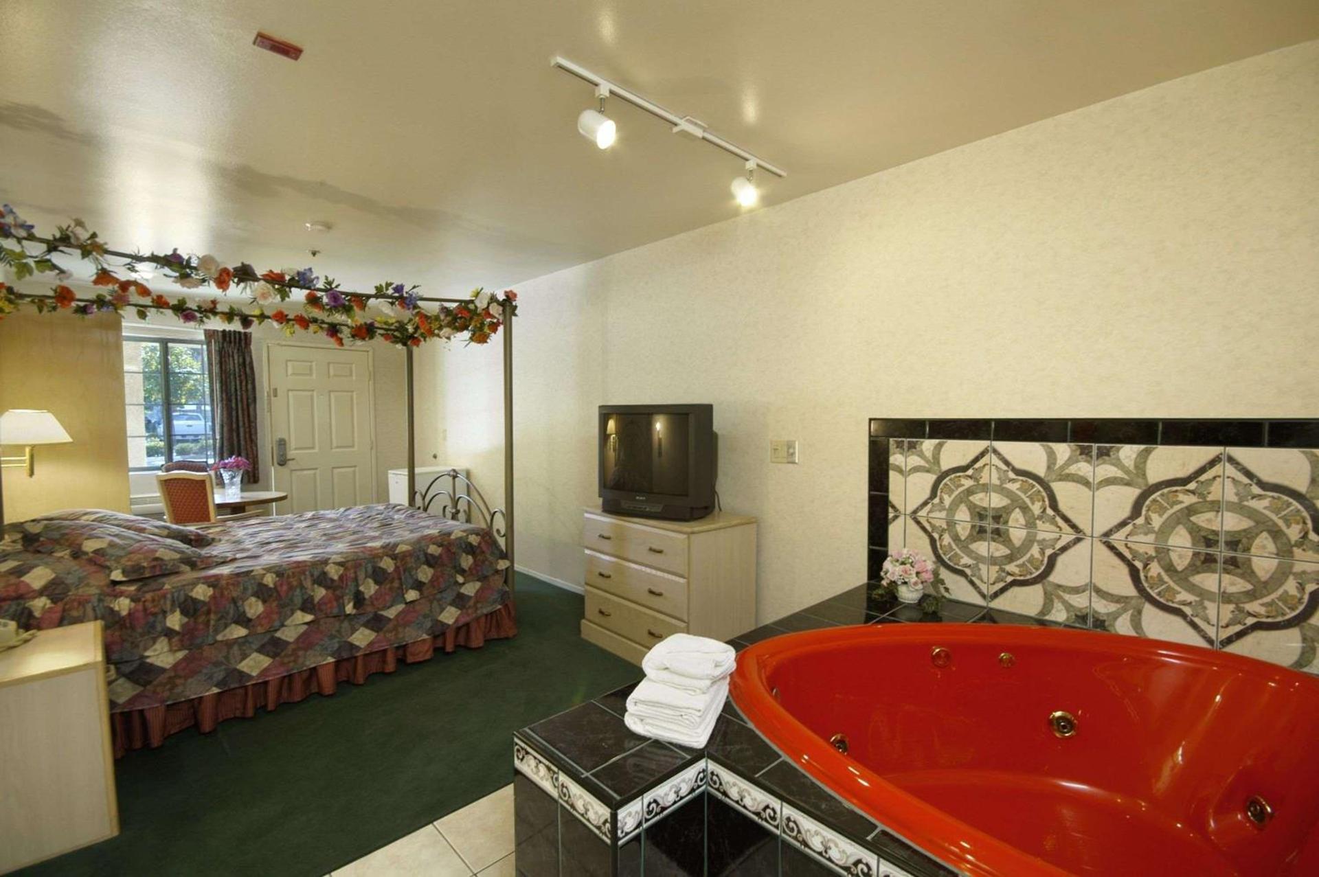 Days Inn by Wyndham Riverside Tyler Mall photo 6