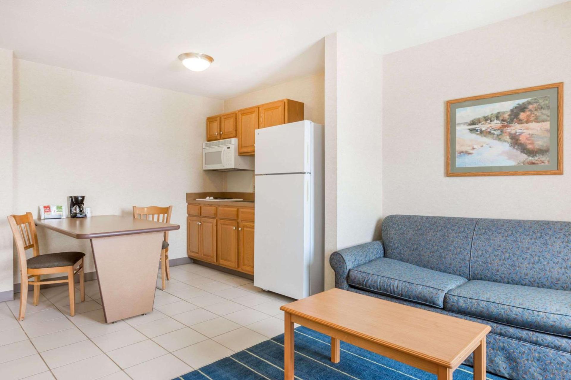 Days Inn & Suites by Wyndham Bridgeport - Clarksburg photo 11