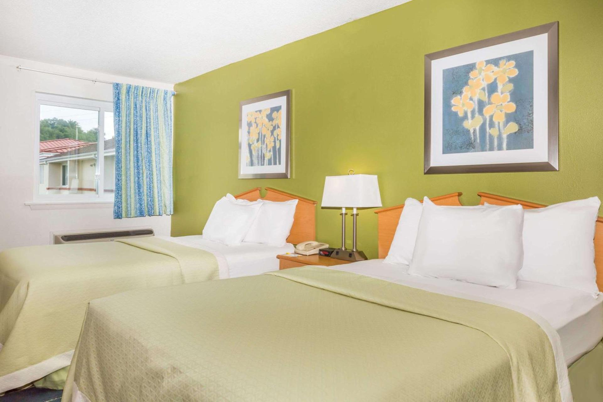 Days Inn & Suites by Wyndham Bridgeport - Clarksburg photo 5