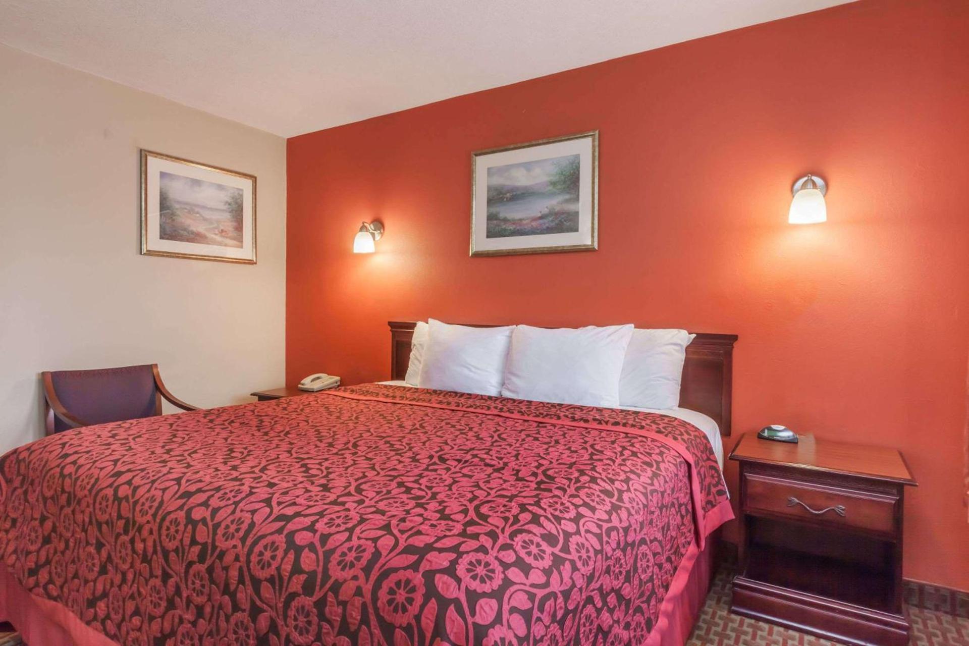 Red Carpet Inn Elkton photo 7