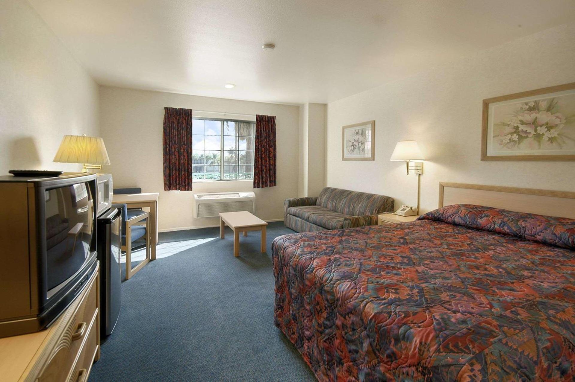 Days Inn by Wyndham Riverside Tyler Mall photo 7