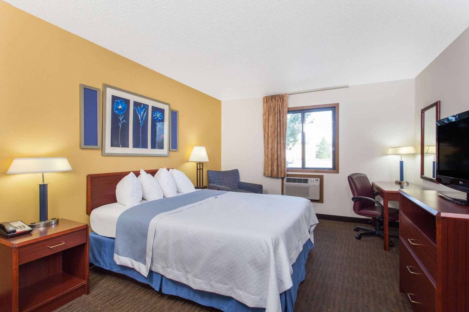 Days Inn by Wyndham Austin photo 30
