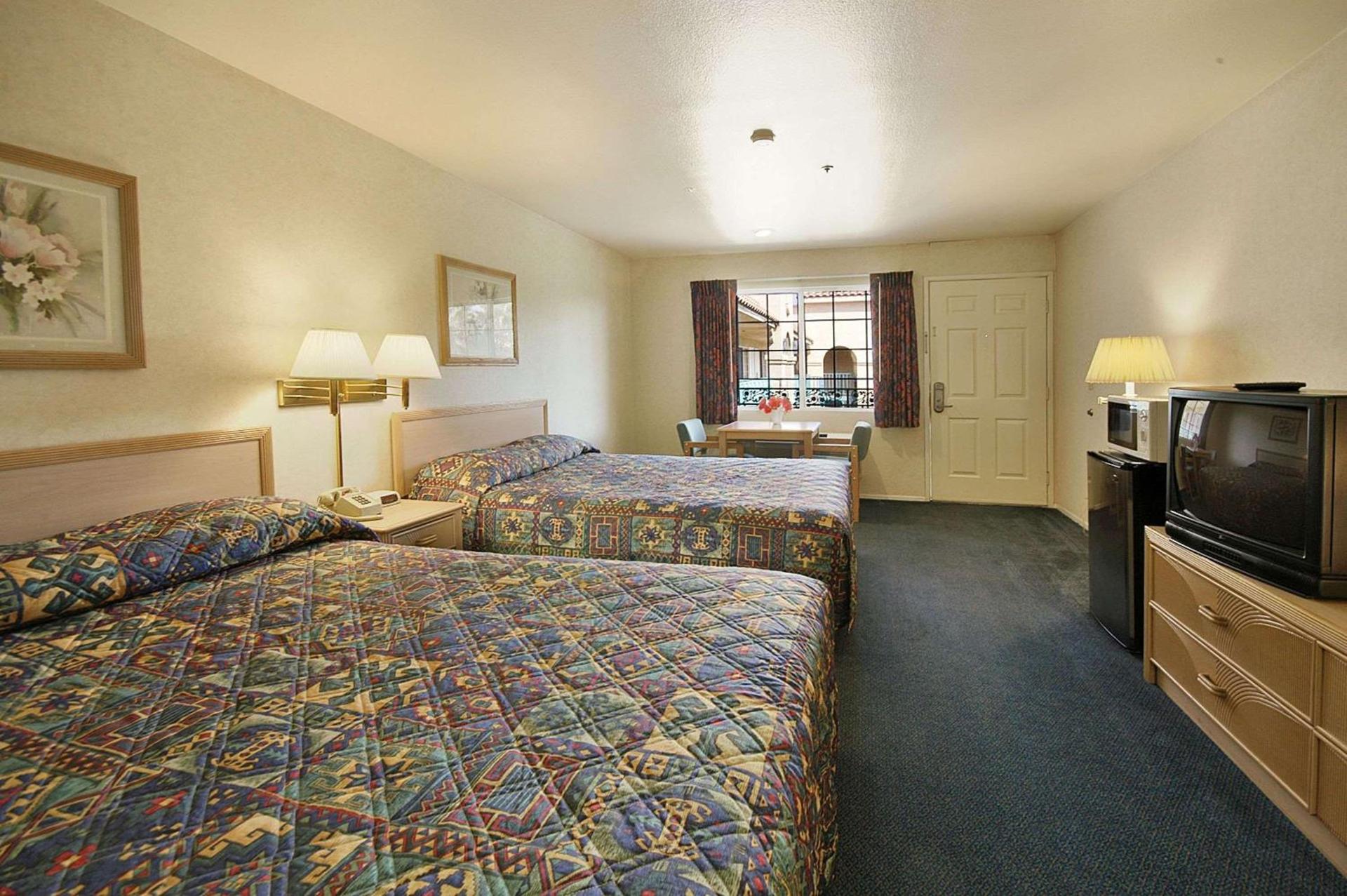 Days Inn by Wyndham Riverside Tyler Mall photo 8