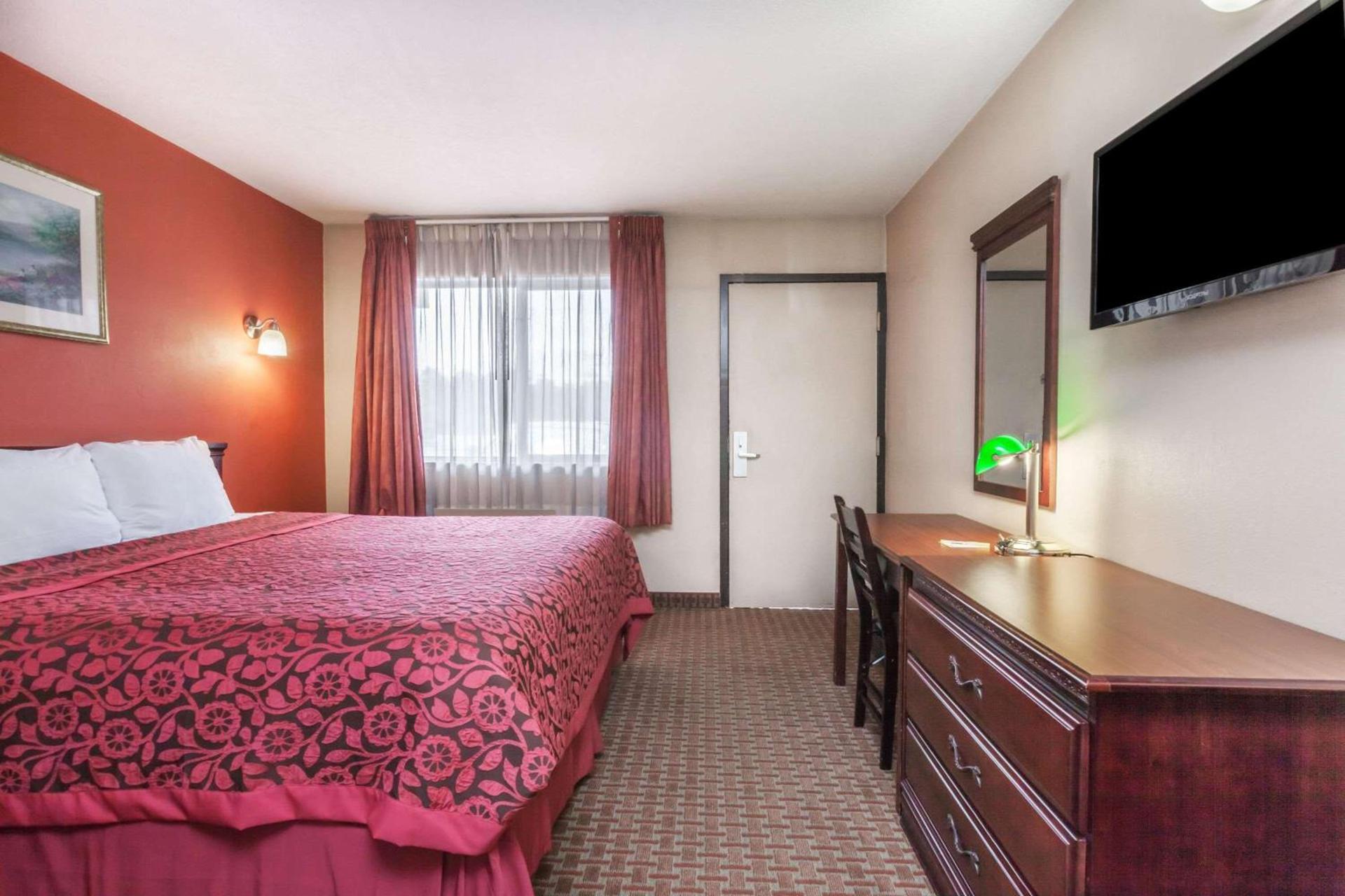 Red Carpet Inn Elkton photo 6