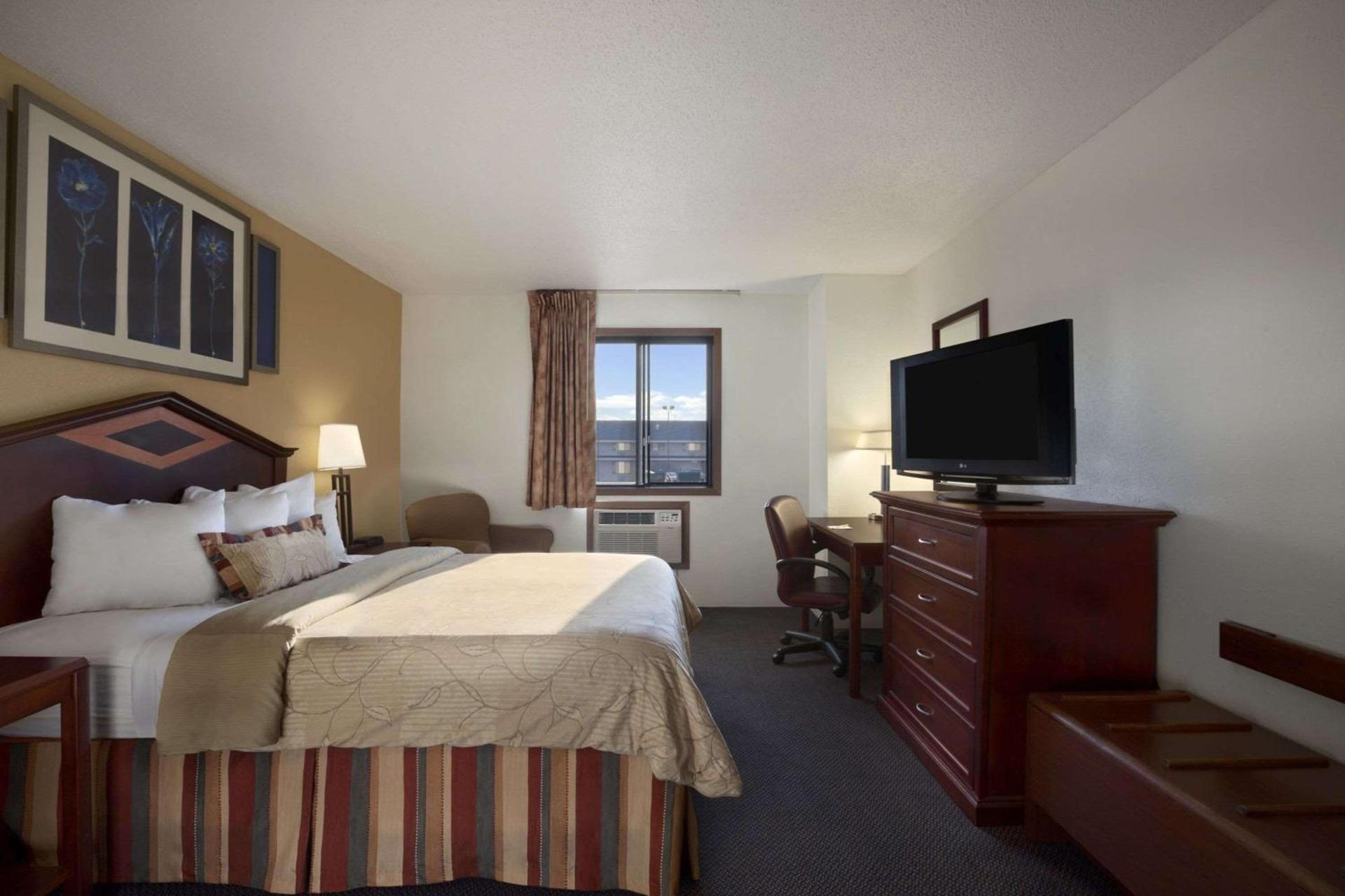 Days Inn by Wyndham Austin photo 35